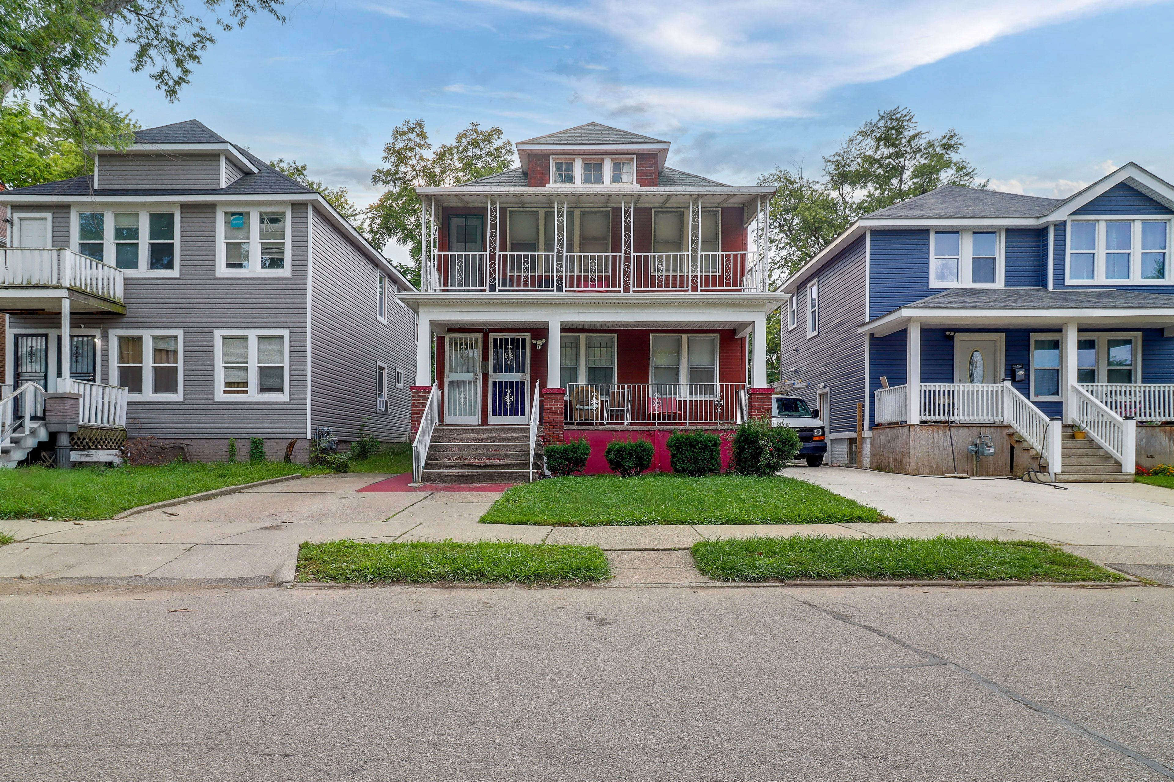 Property Exterior | Shared Driveway (1 Vehicle) | Free Street Parking