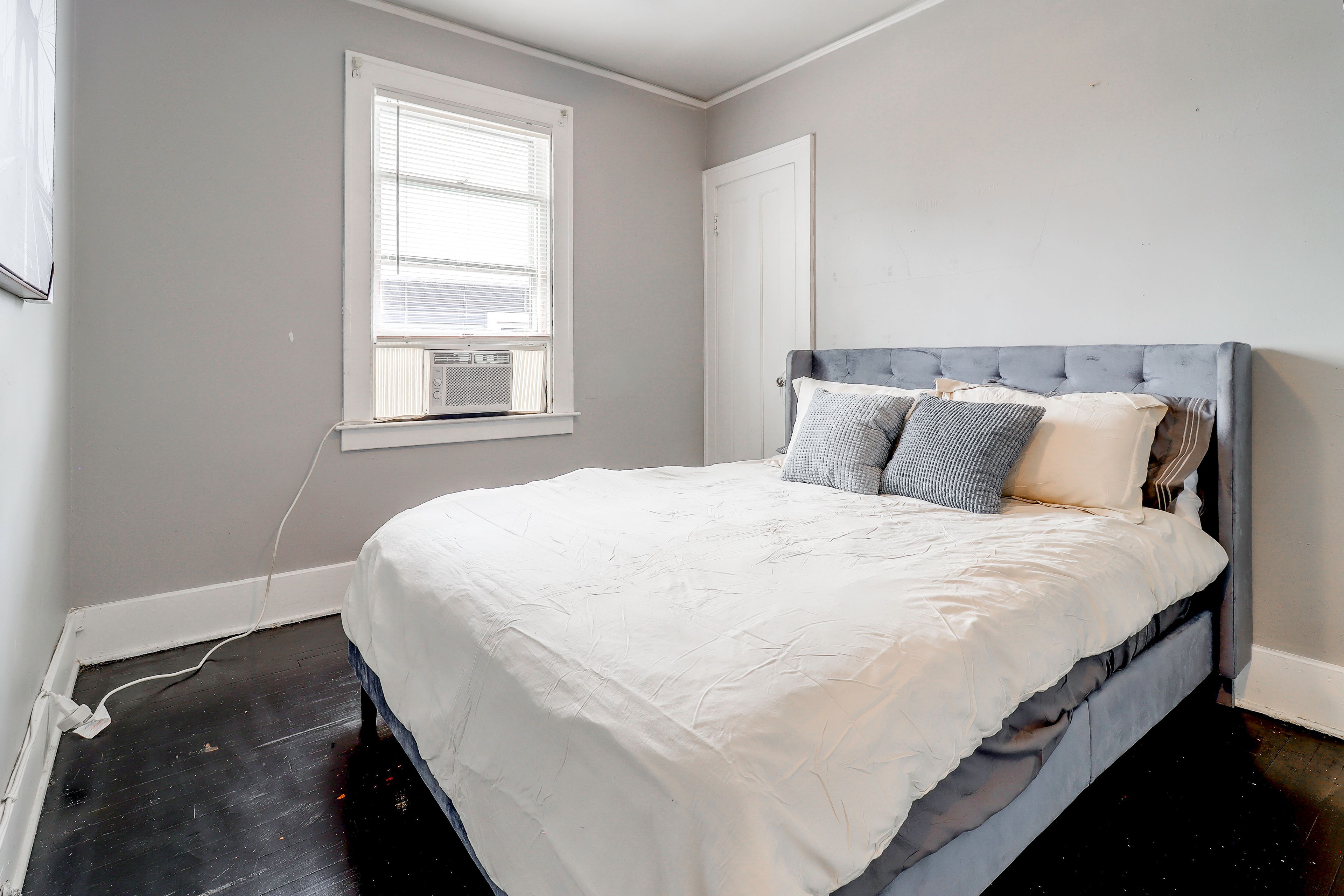 Bedroom | Queen Bed | Smart TV