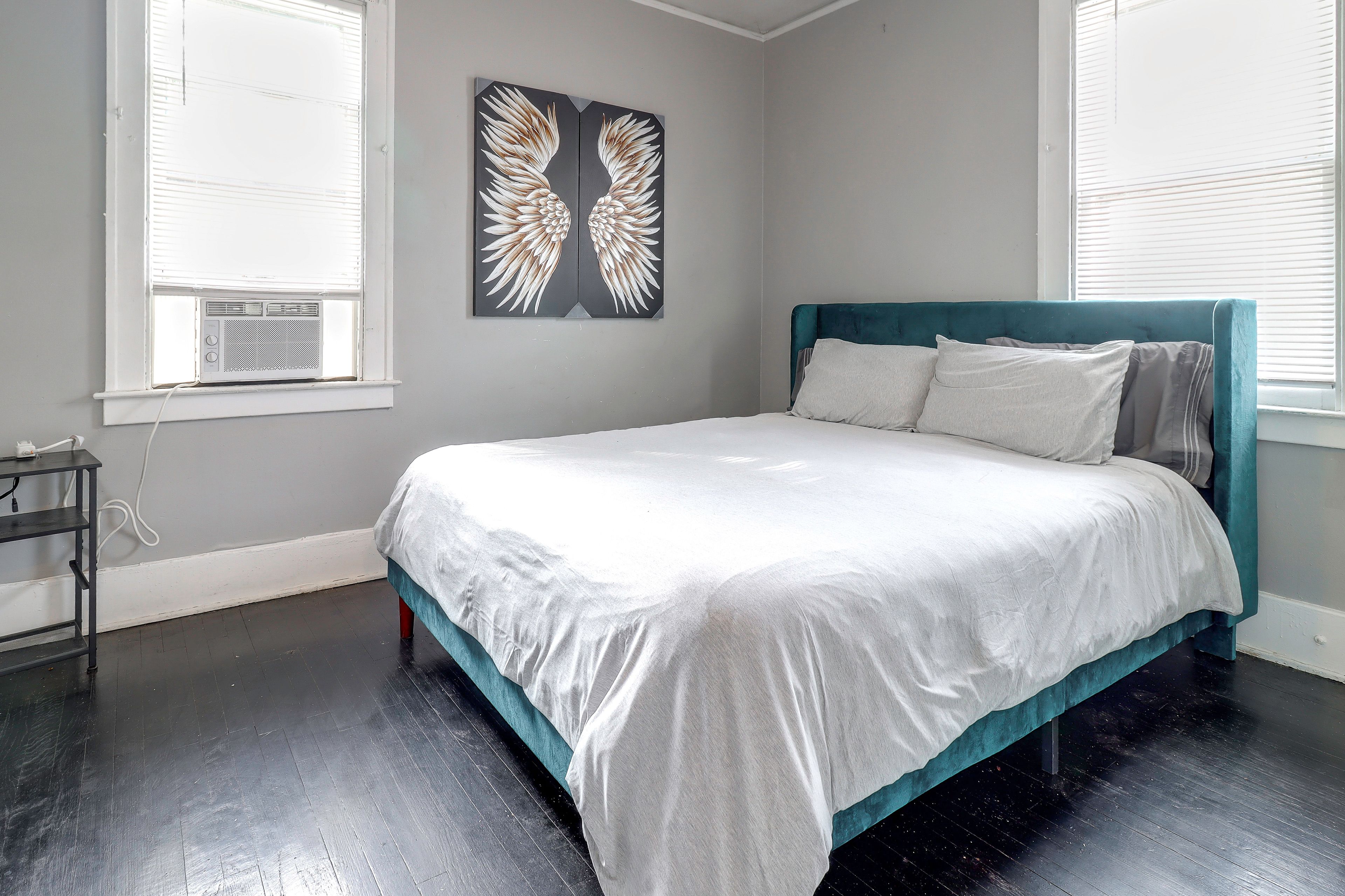Bedroom | Queen Bed | Smart TV