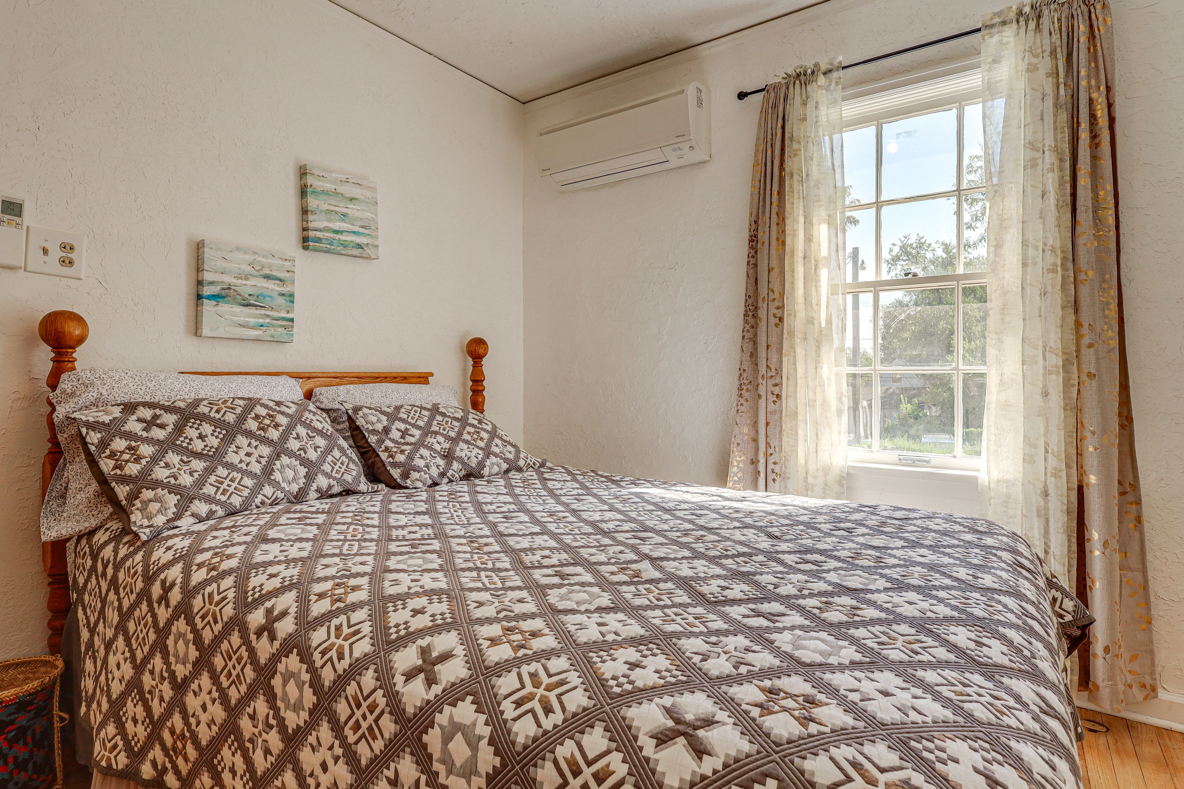 Bedroom | Queen Bed | 2nd Floor