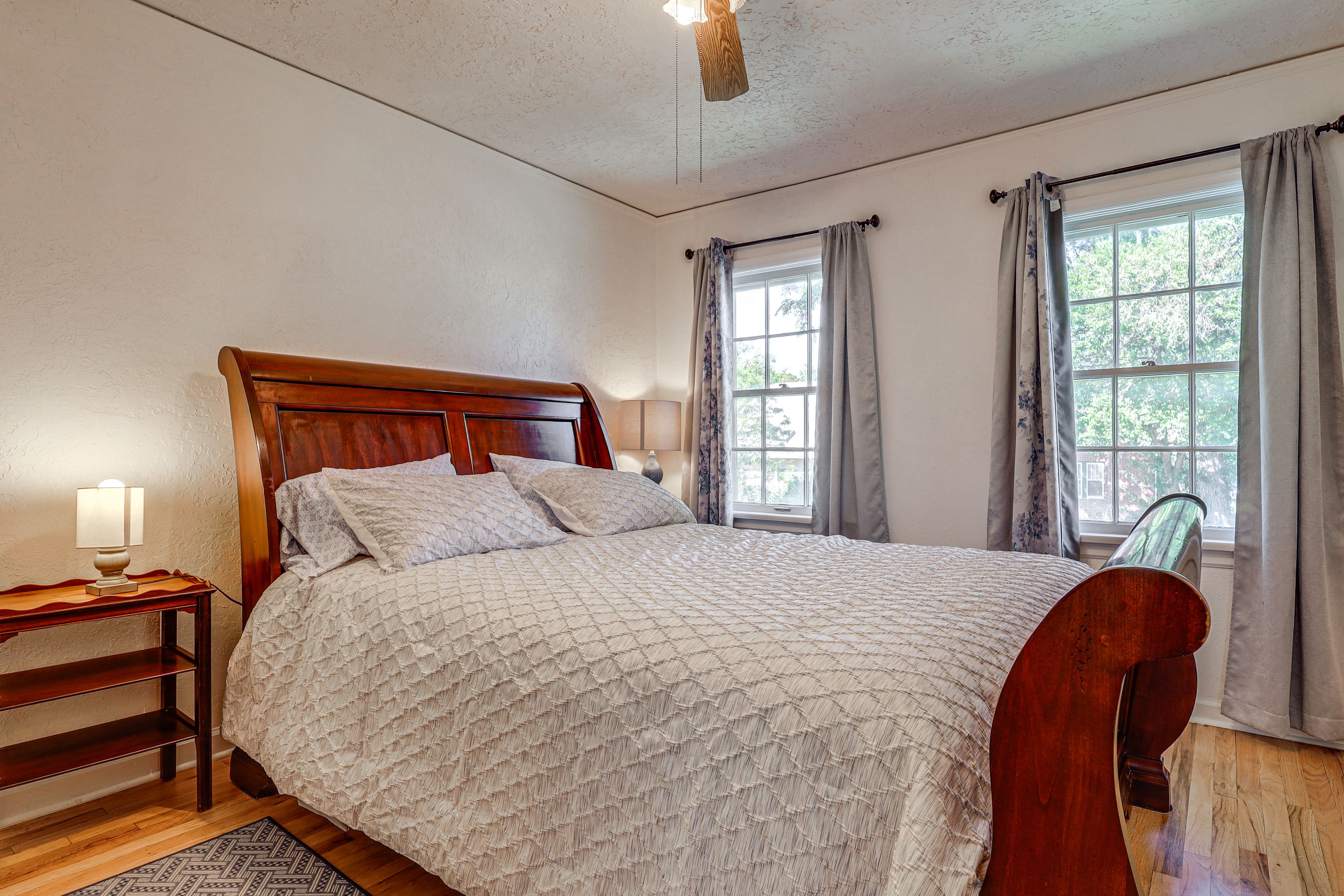 Bedroom | Queen Bed | 2nd Floor