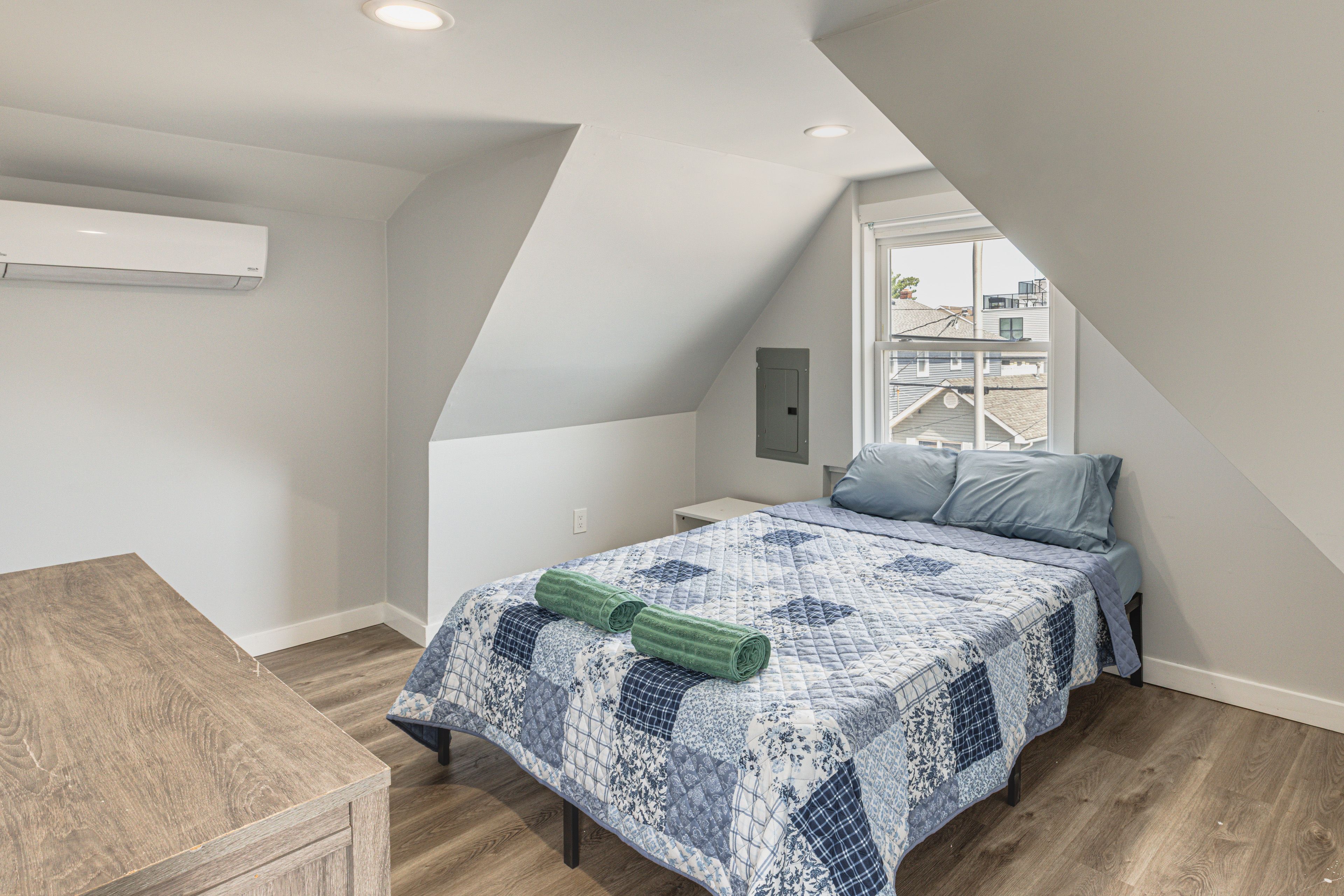 Bedroom 2 | Queen Bed