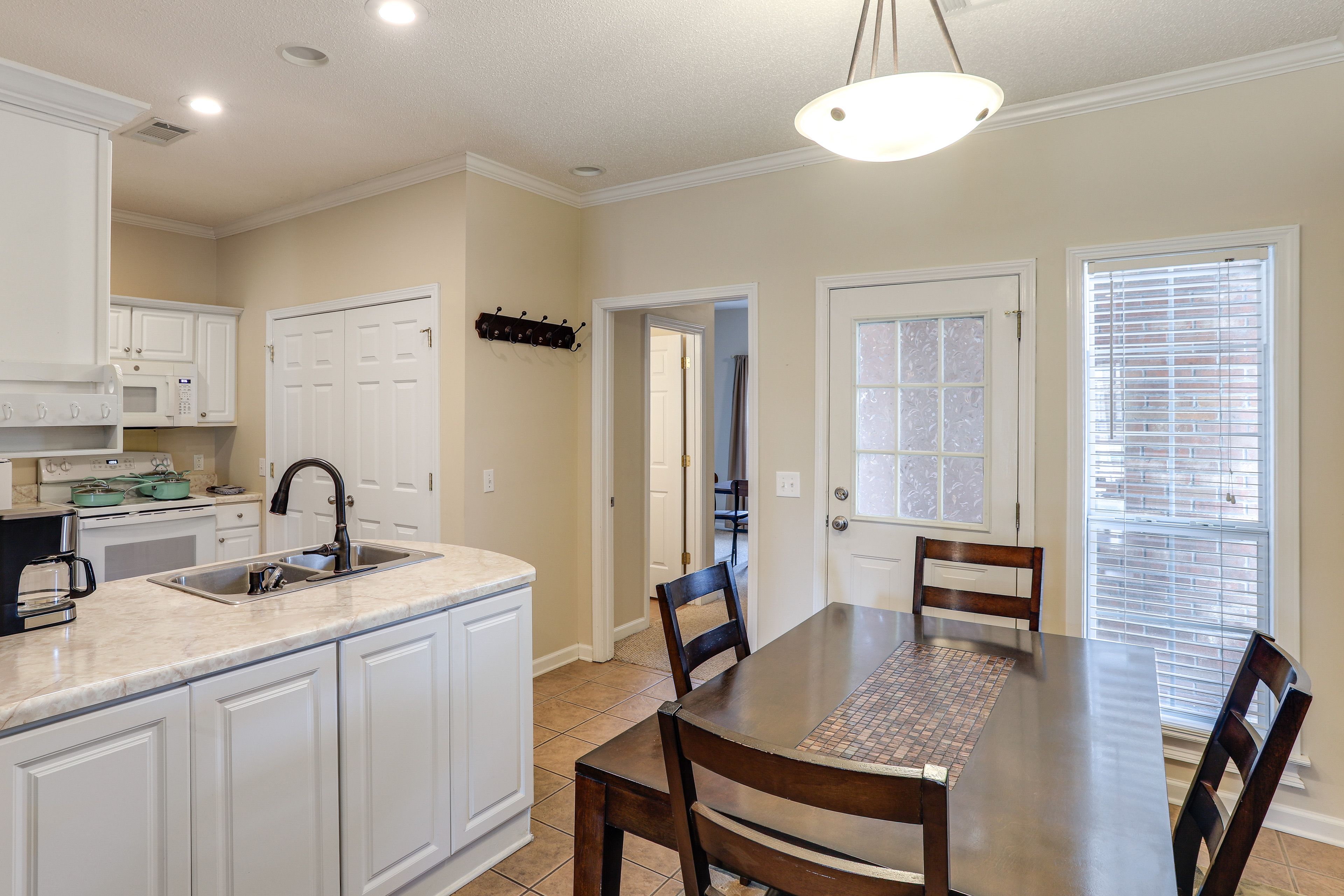 Dining Area | Dishes & Flatware Provided | 1st Floor