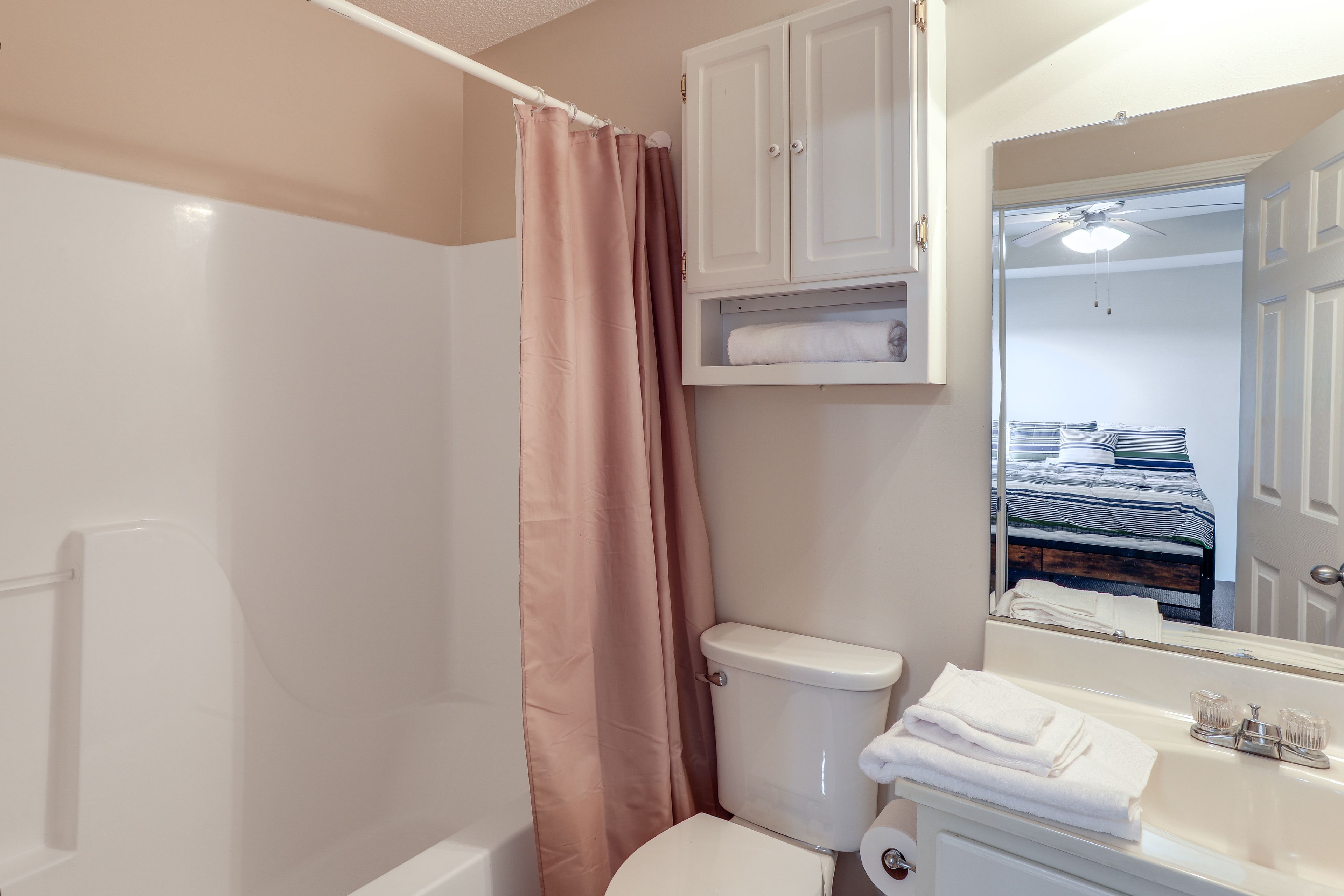 En-Suite Bathroom | 2nd Floor