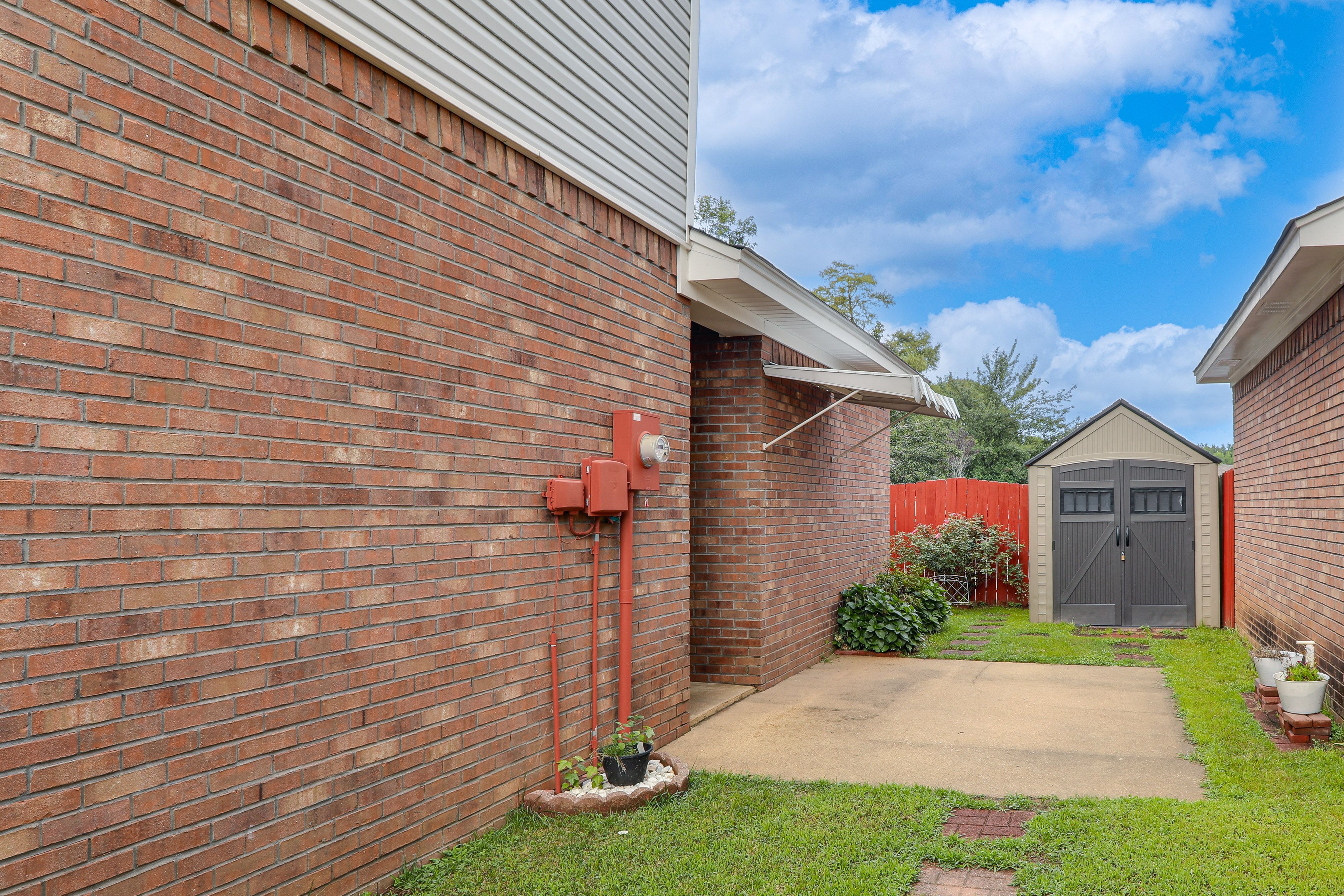 Private Yard & Patio