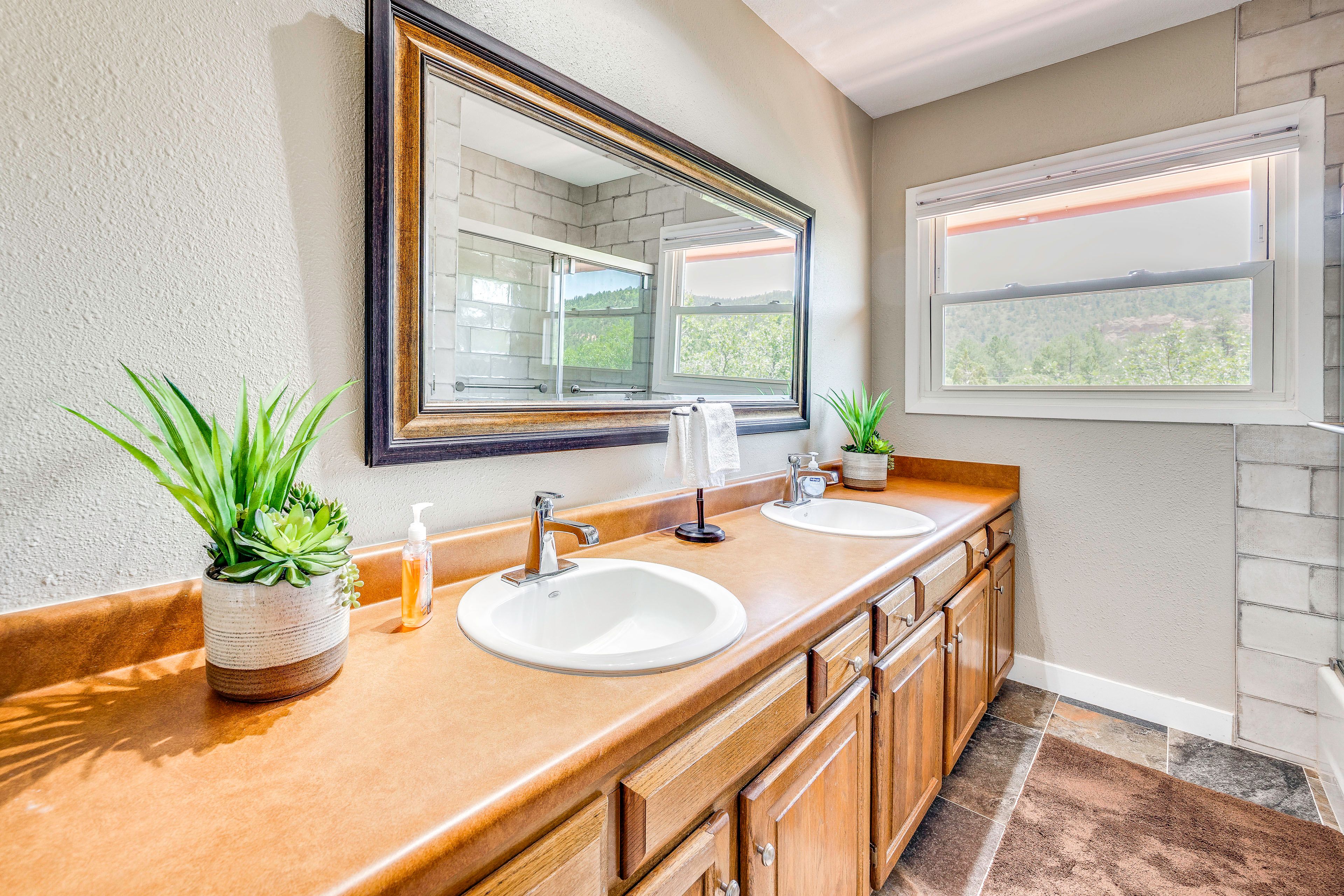 Full Bathroom | 2nd Floor