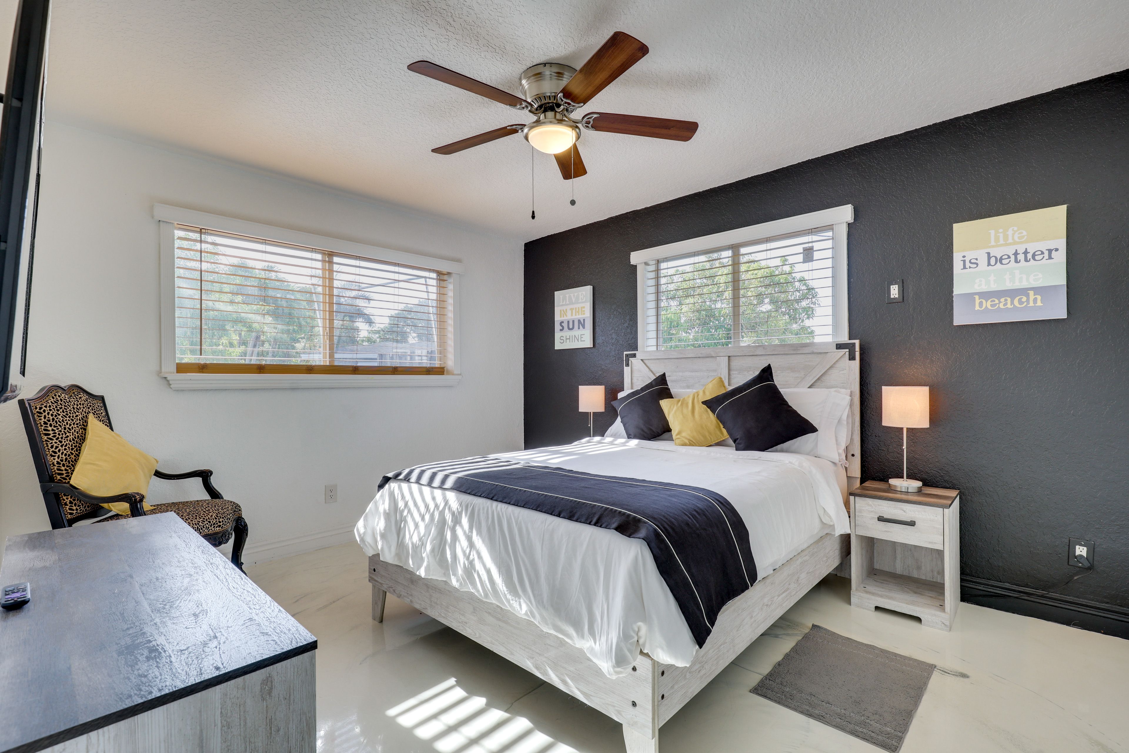 Bedroom 2 | Queen Bed