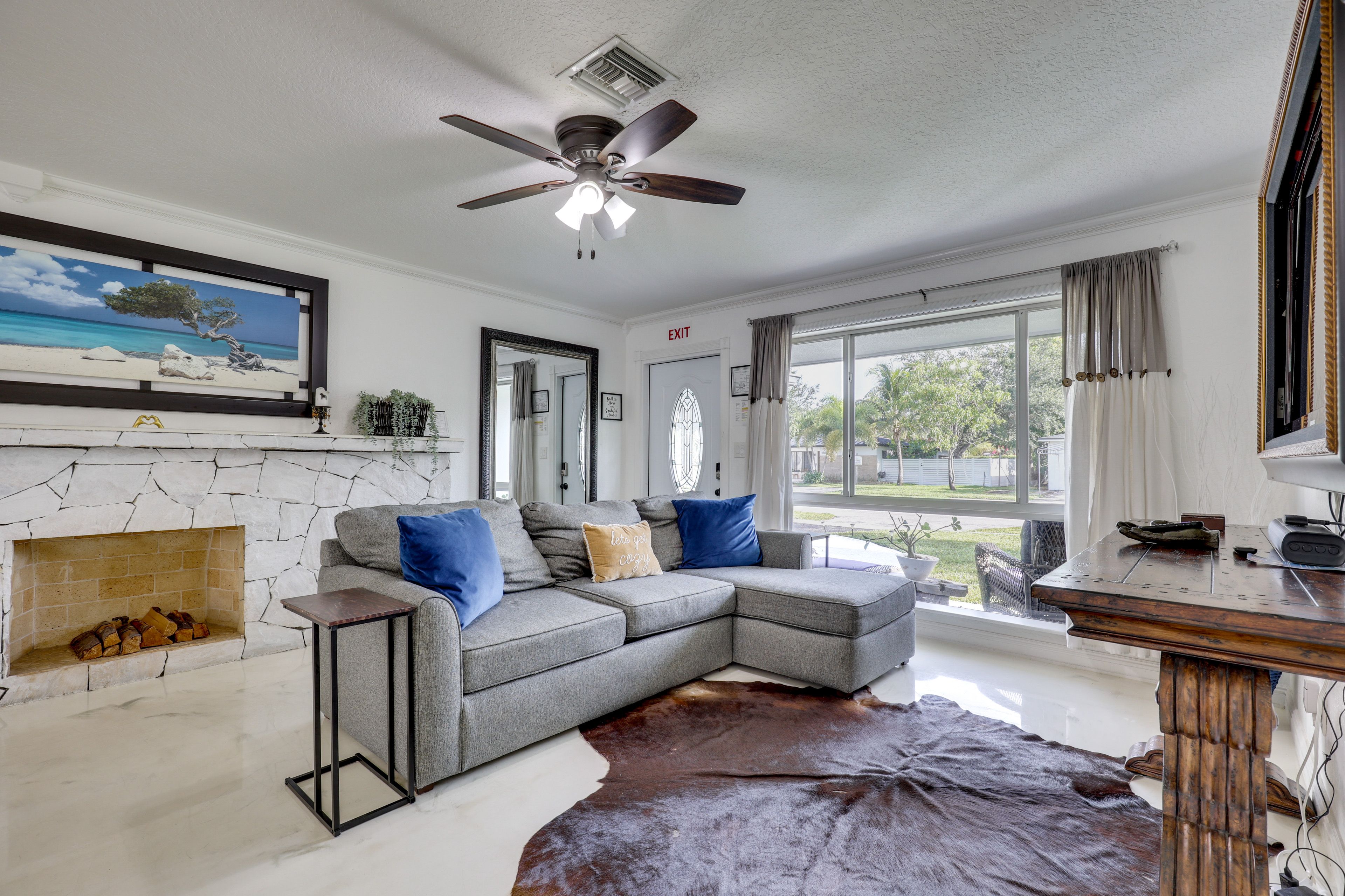 Hollywood Vacation Rental | 3BR | 2BA | 1,300 Sq Ft | Step-Free Access