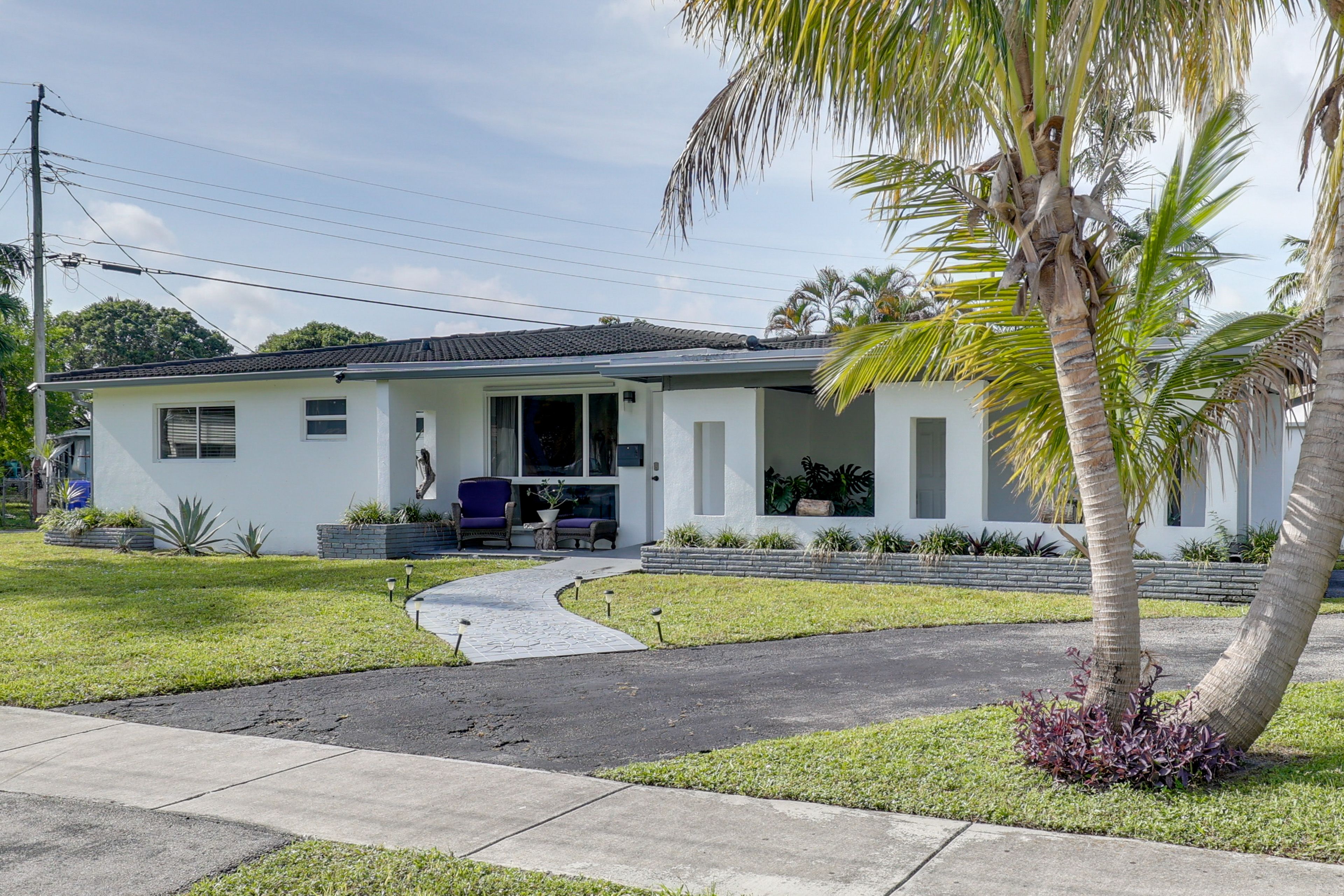 Parking | Carport (1 Vehicle) | Driveway (3 Vehicles)