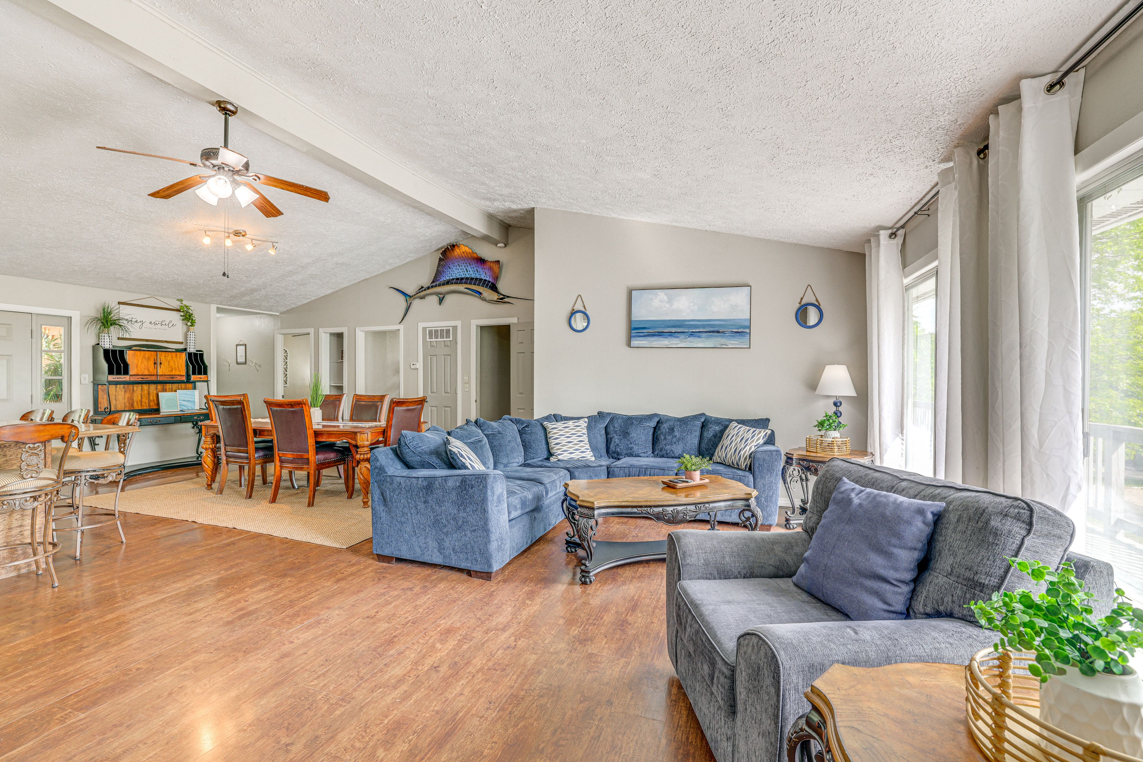 Living Room | Smart TV