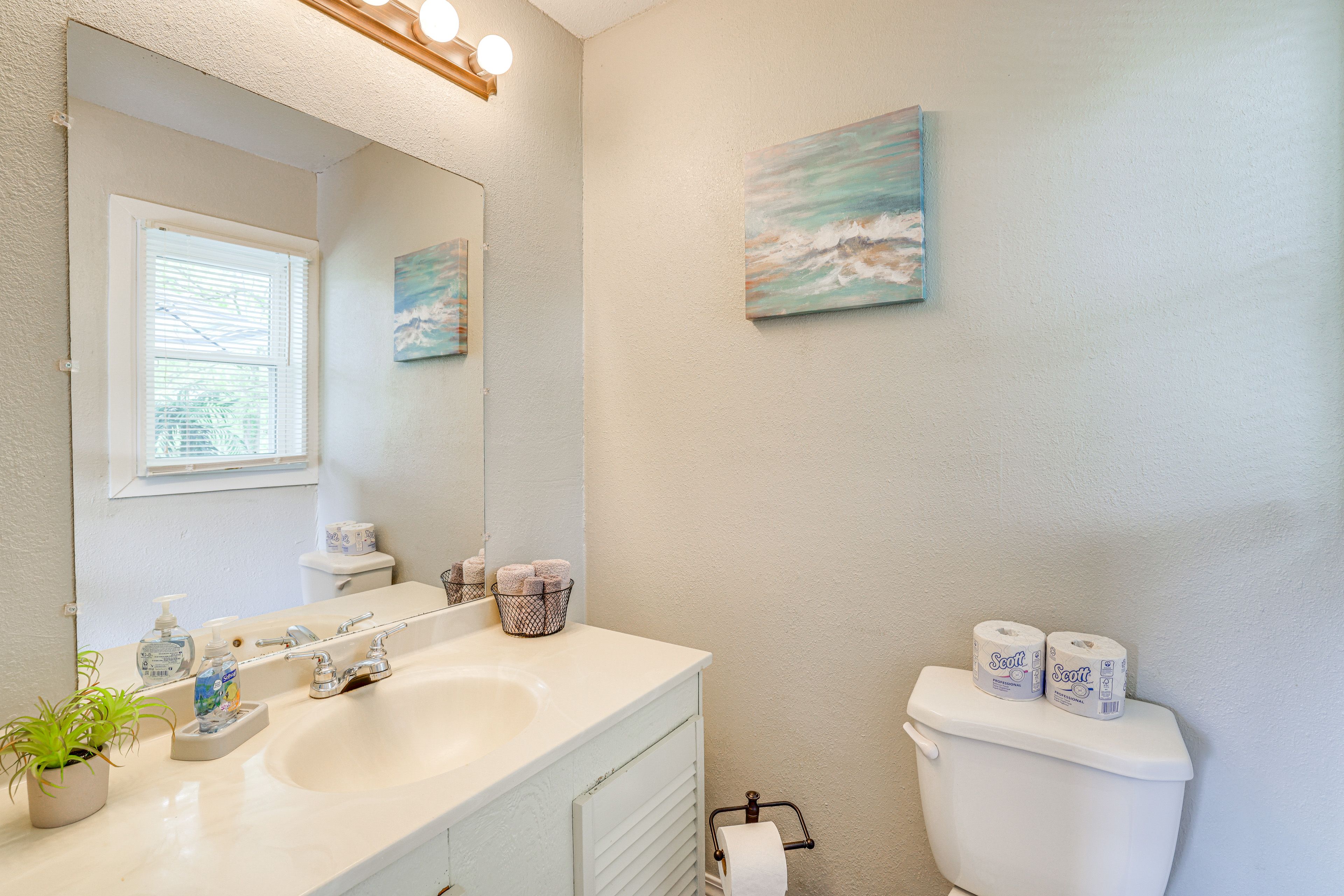 Half Bathroom | Main Level