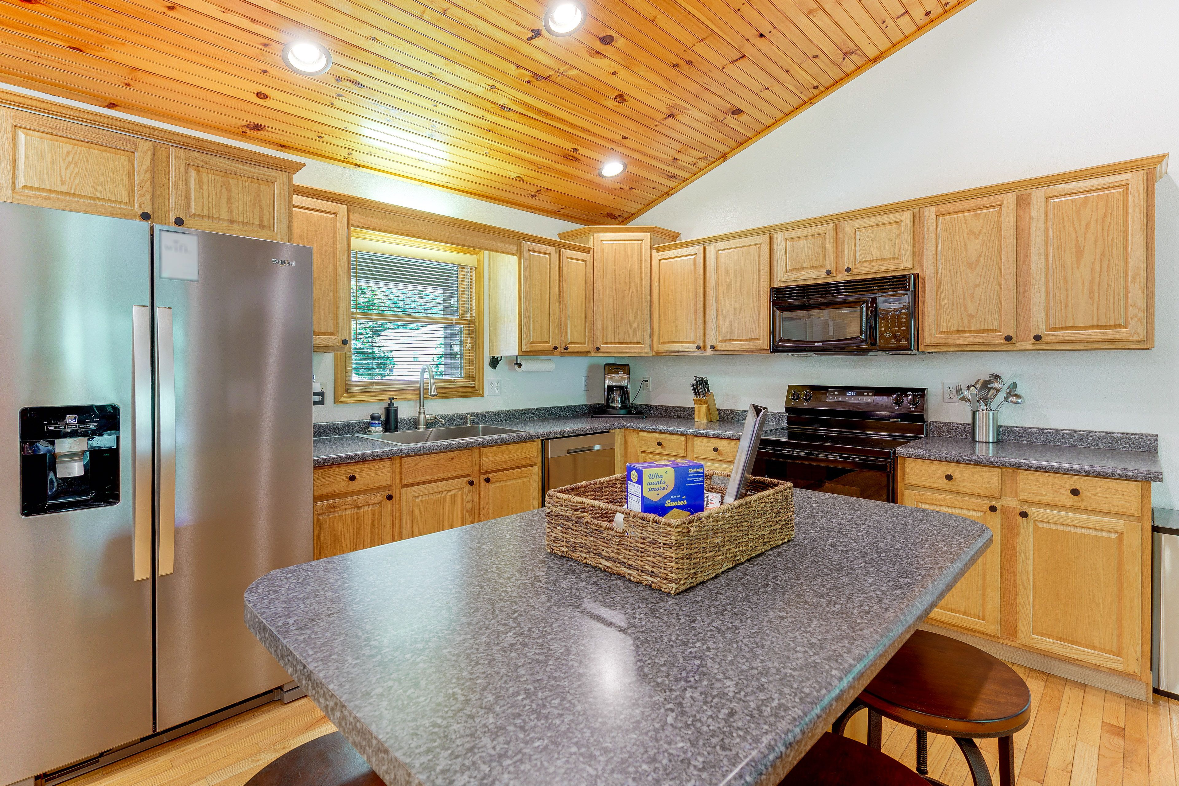 Kitchen | Main Level
