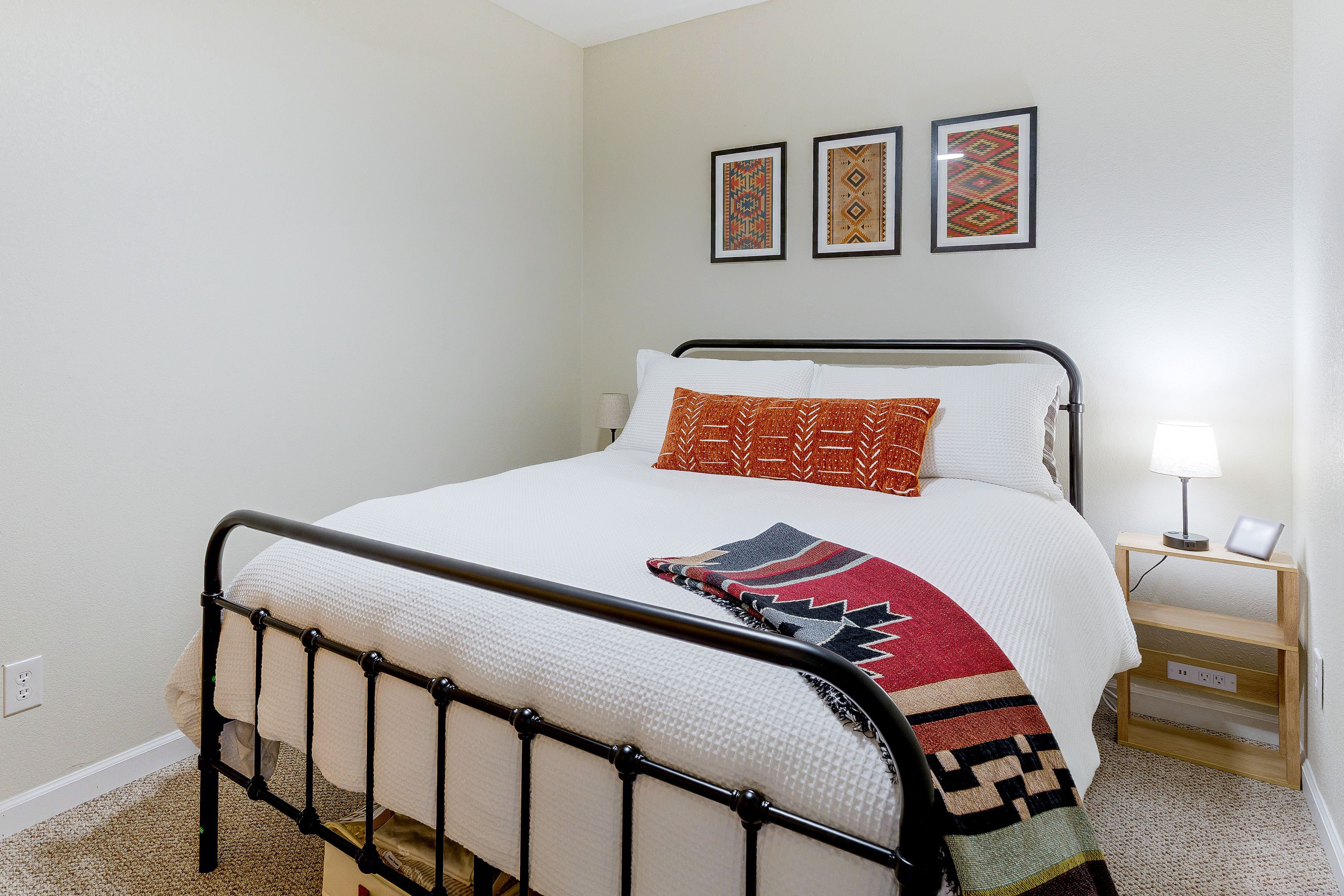 Bedroom 2 | Queen Bed | Smart TV