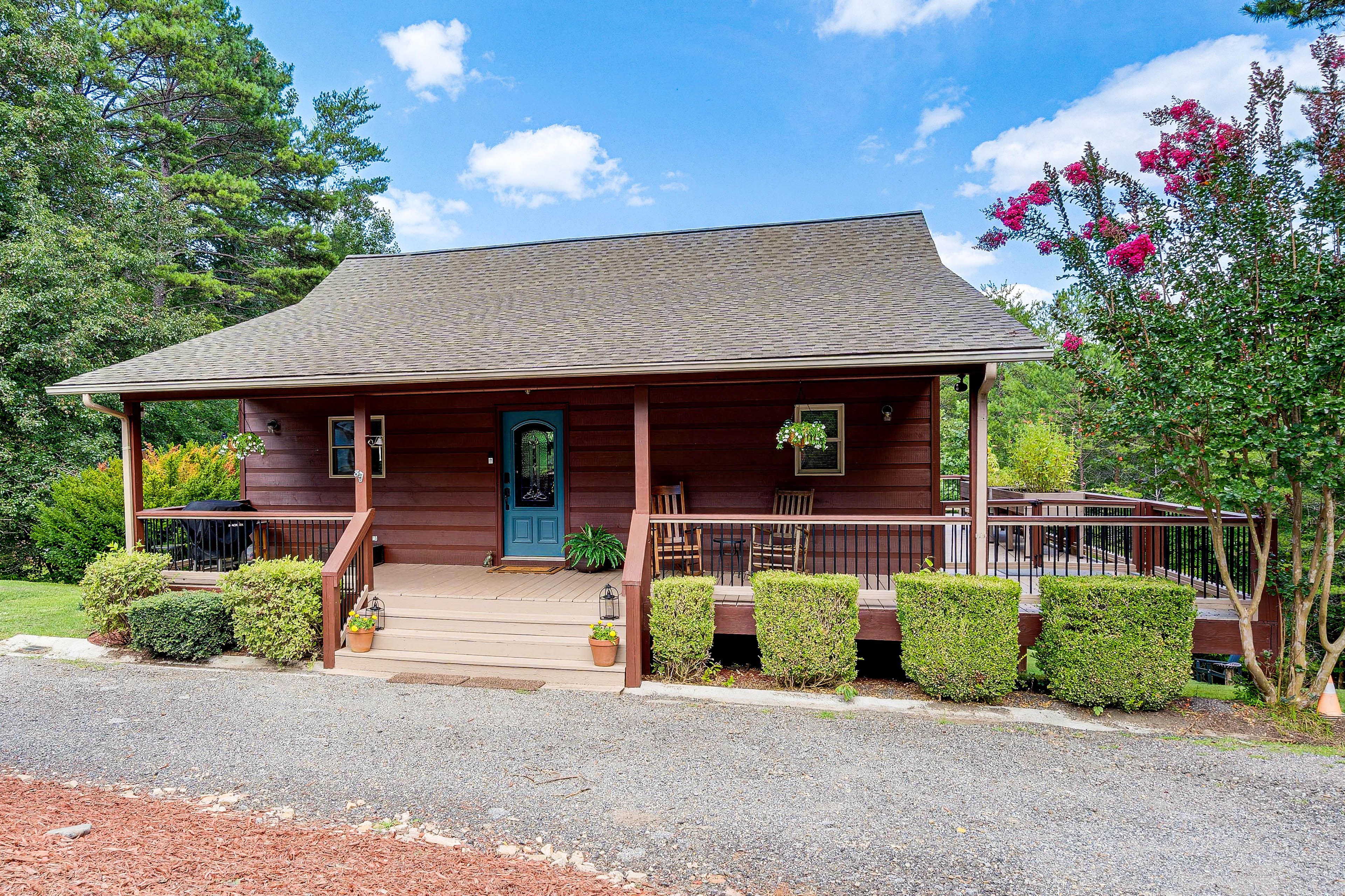 Cabin Exterior | Driveway (4 Vehicles)