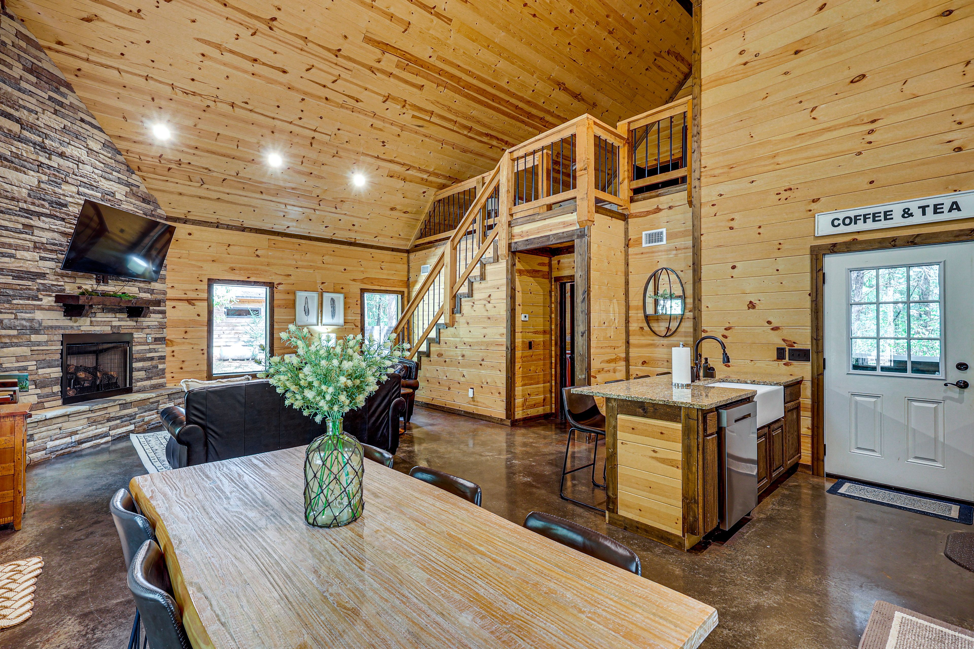 Dining Area | Dishes & Flatware Provided | 1st Floor