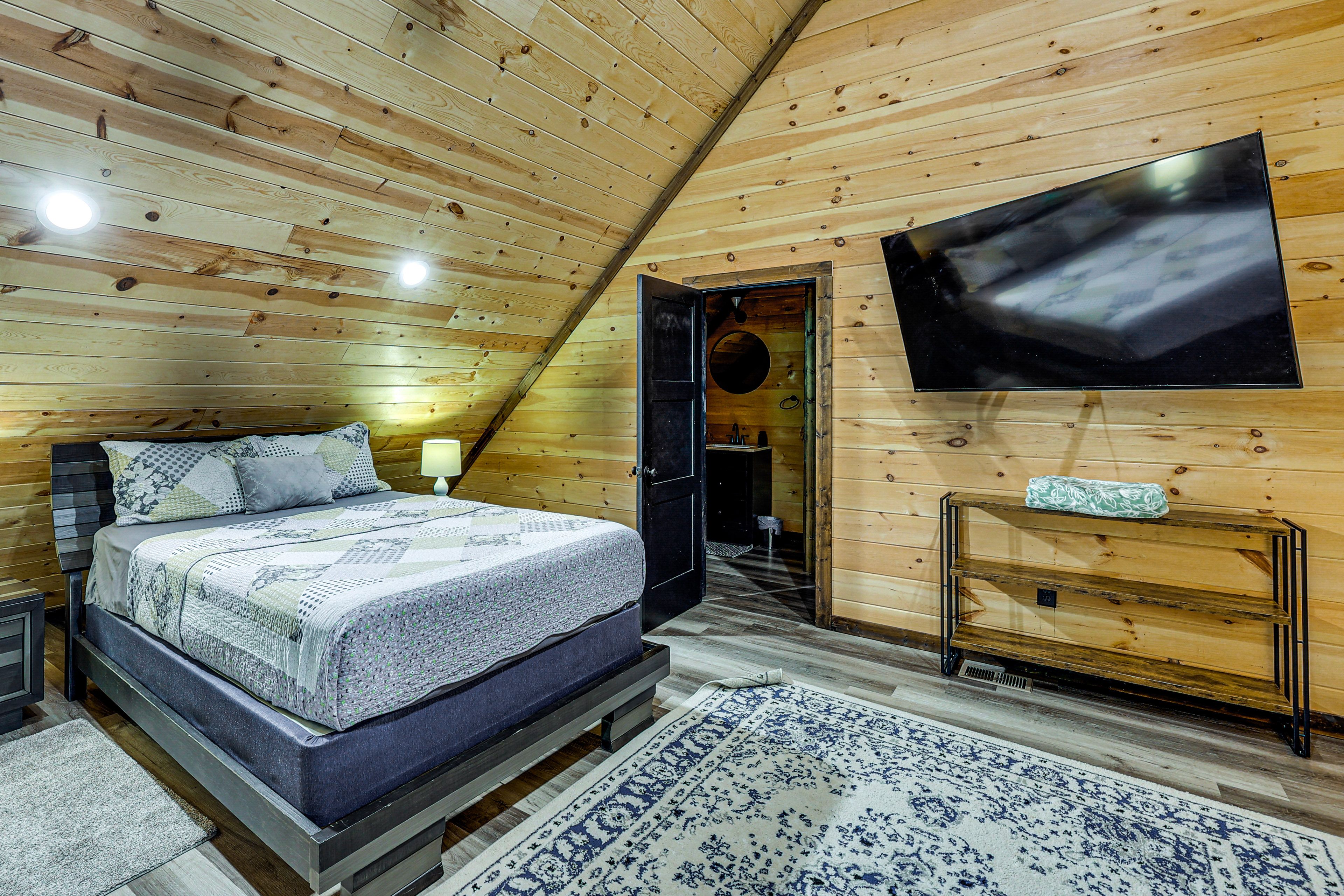 Bedroom 2 (Loft) | Queen Bed | 2nd Floor