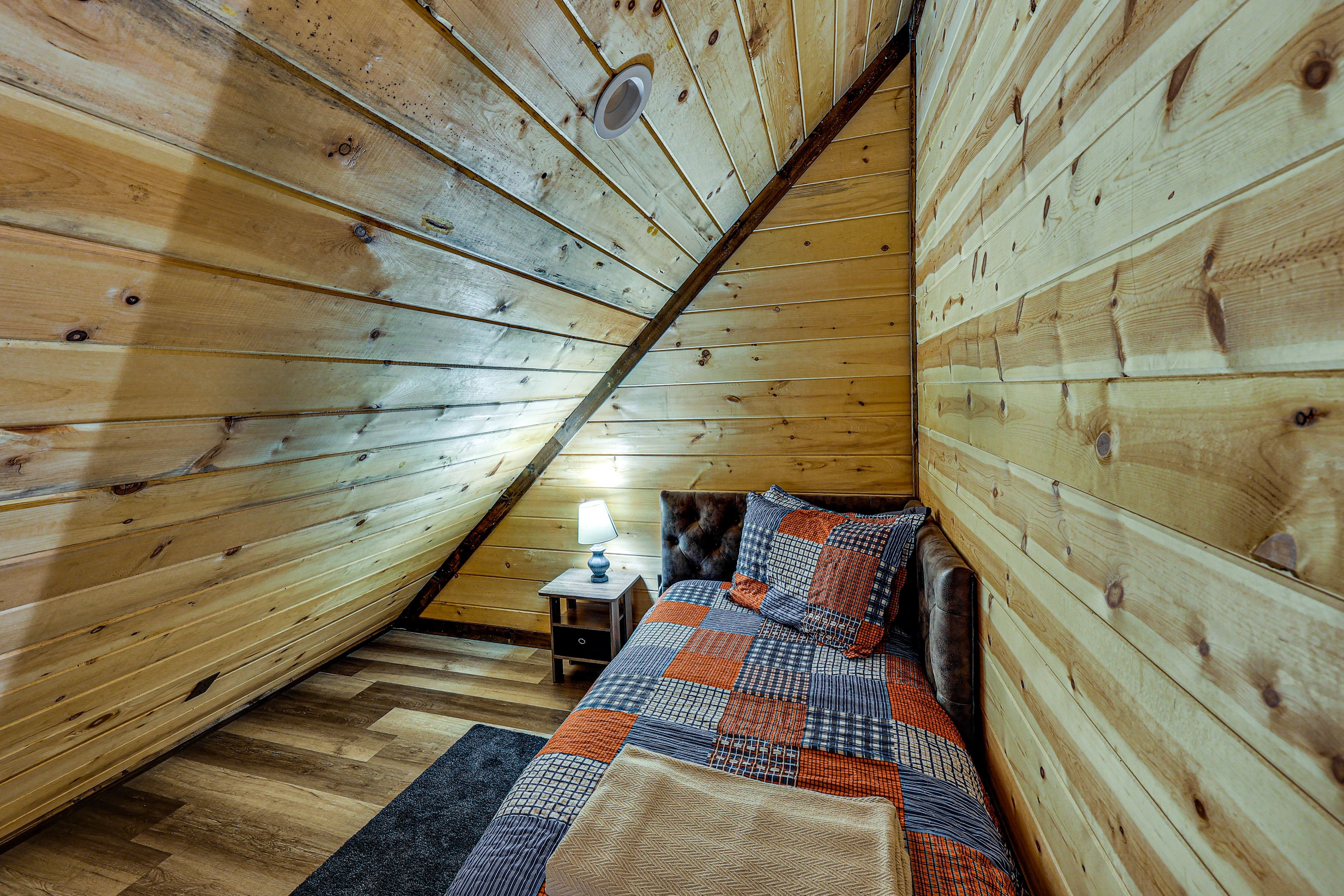 Bedroom 2 Sleeping Nook | 2 Twin Beds | 2nd Floor