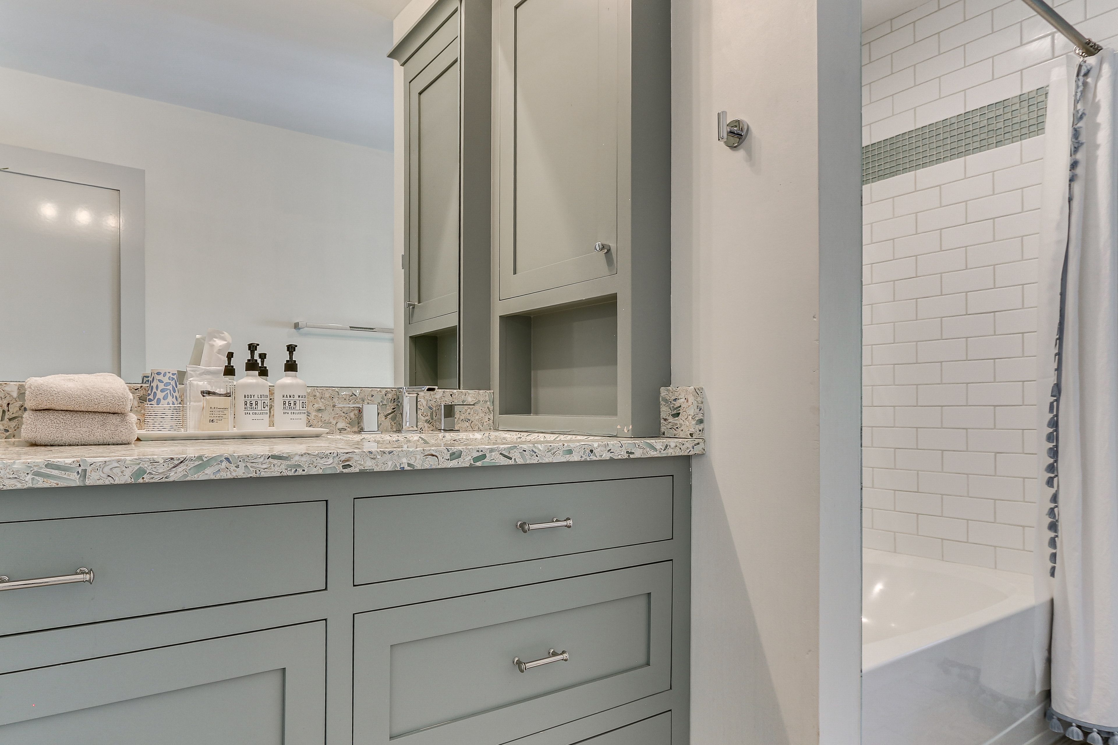 Full Bathroom | 3rd Floor