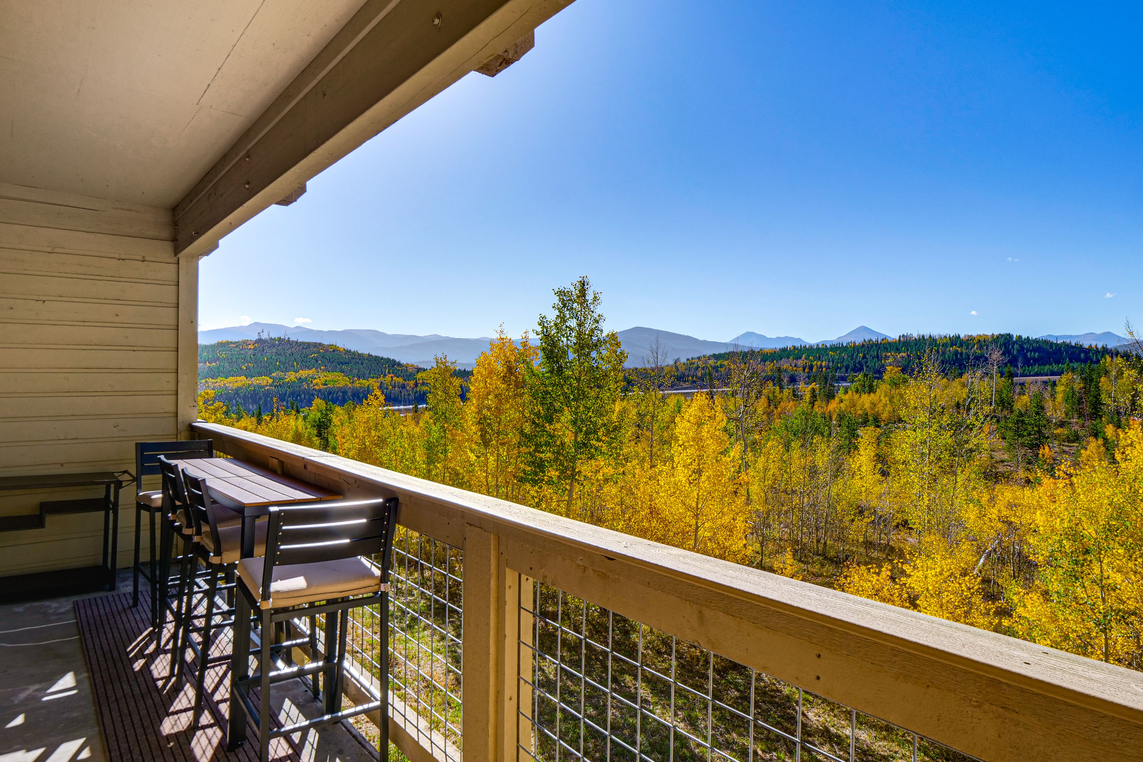 Silverthorne Vacation Rental | 2BR | 2BA | 1,075 Sq Ft | Stairs to Enter