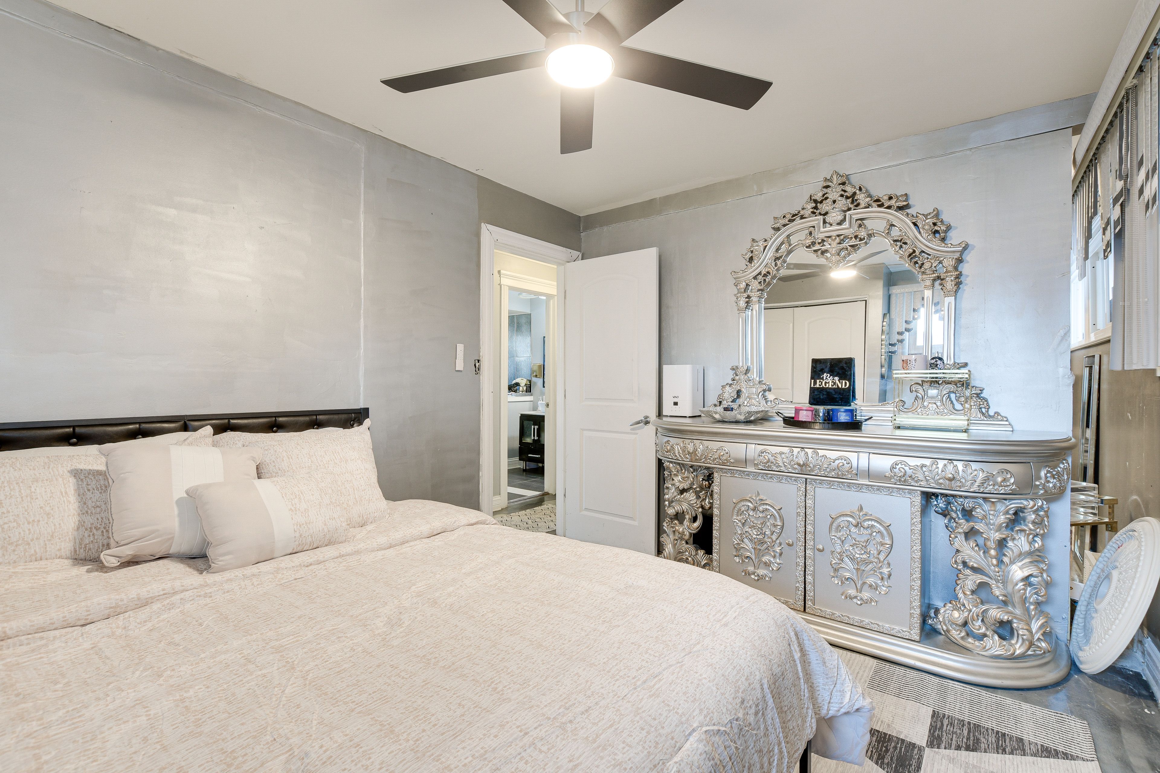 Bedroom 3 | Queen Bed