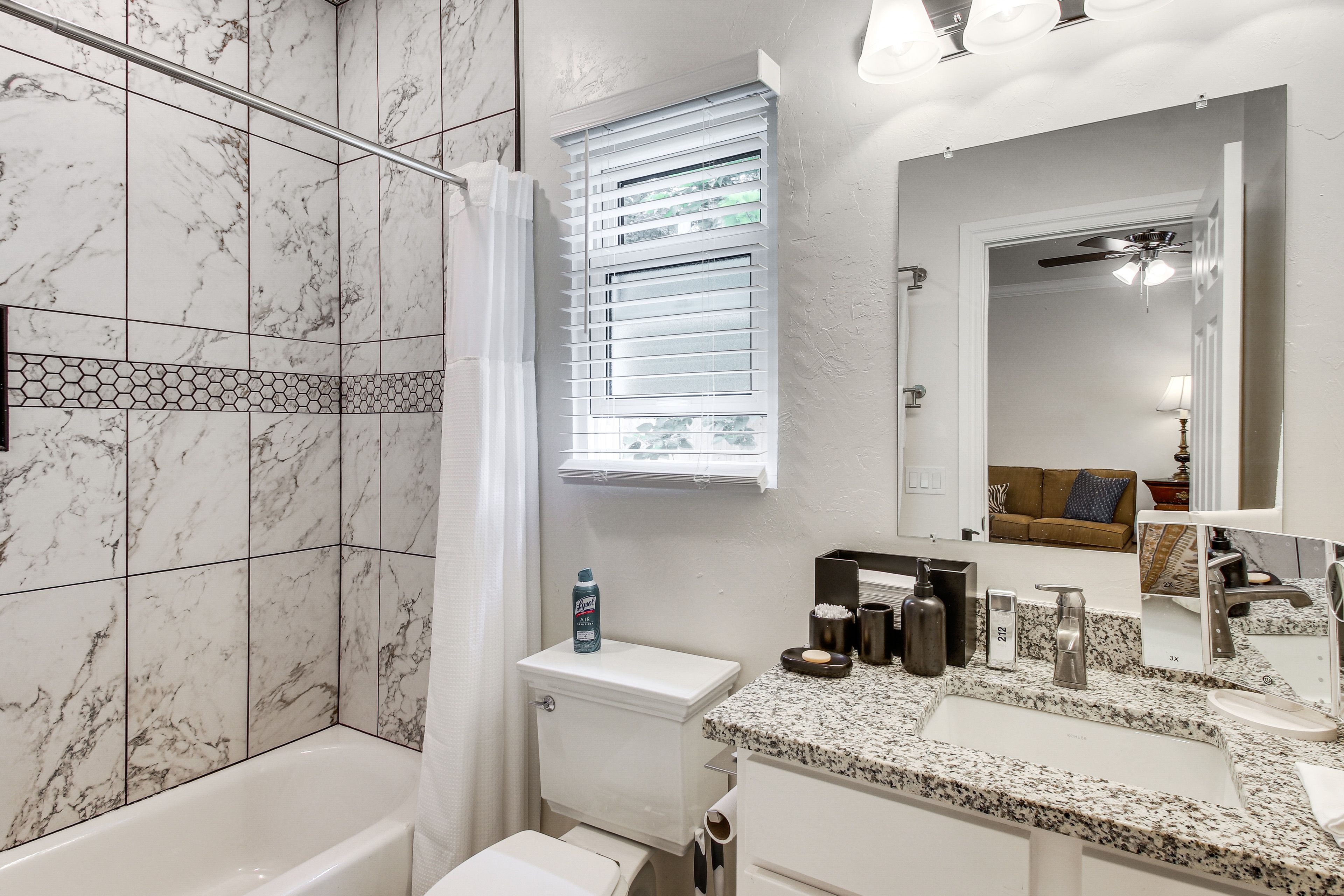 Main House | Full Bathroom