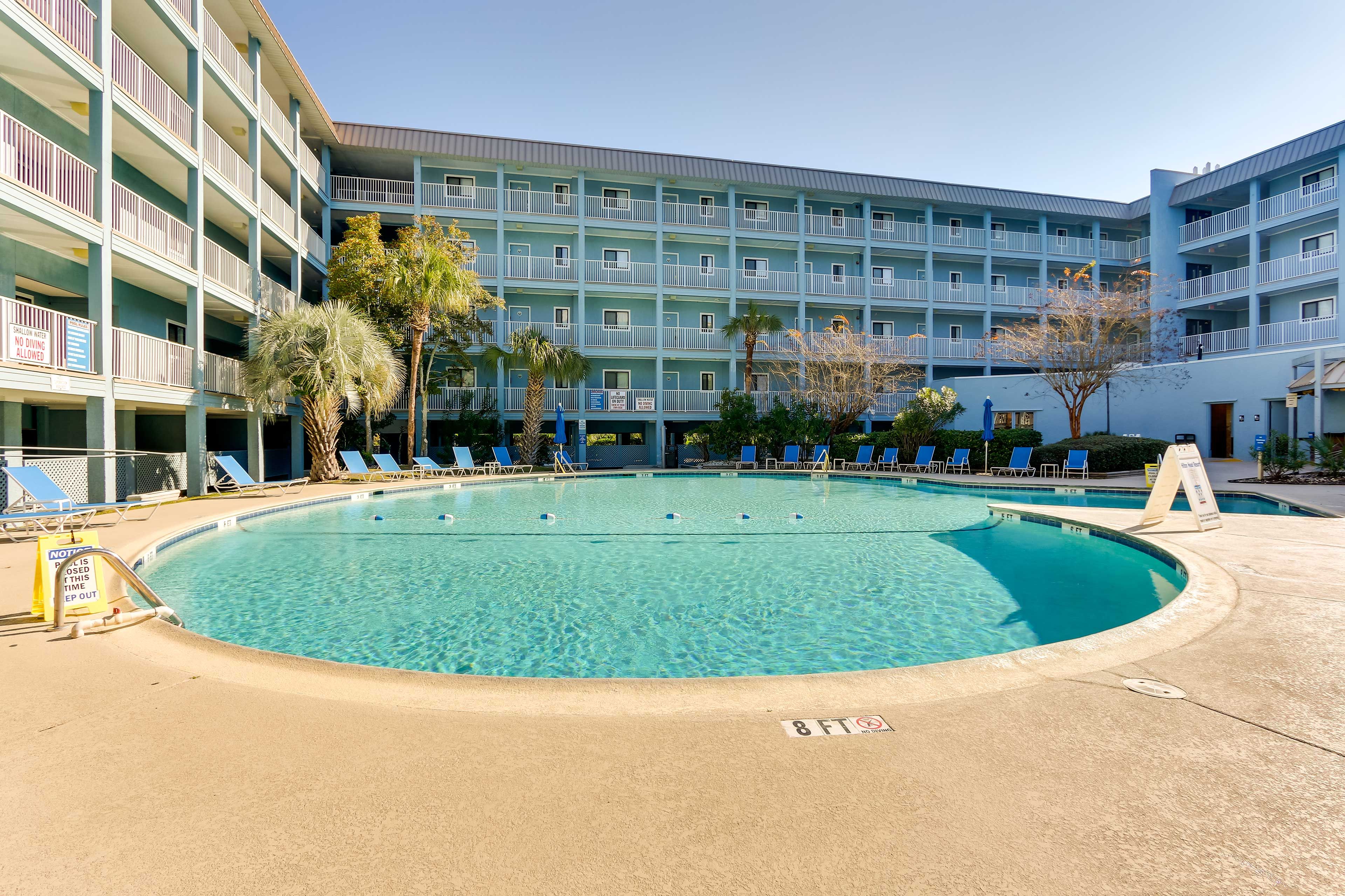 Hilton Head Resort Community Amenities | Outdoor Pools & Hot Tubs