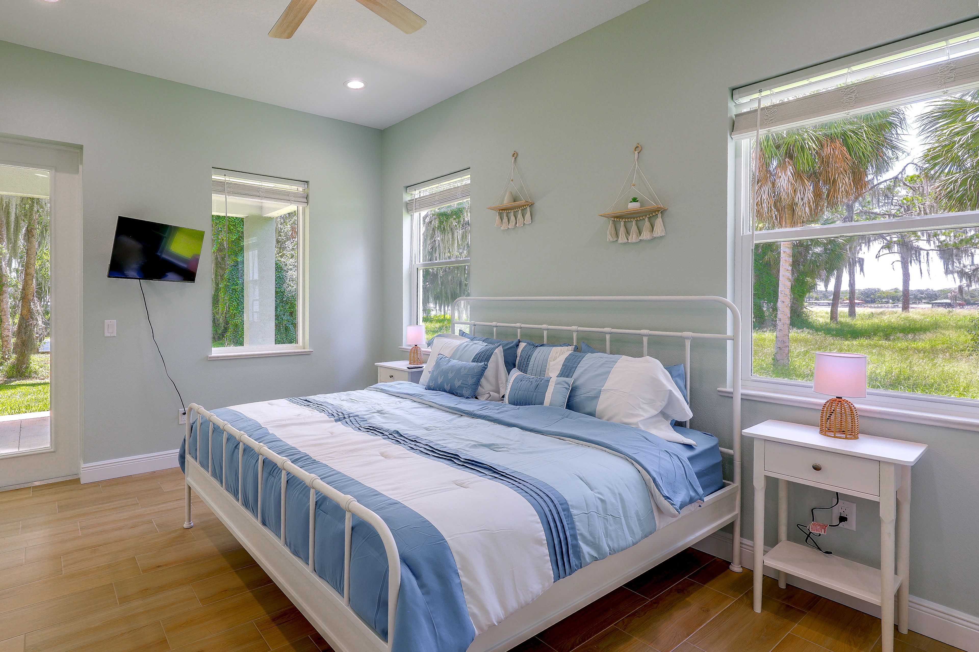 Bedroom 2 | King Bed | 1st Floor