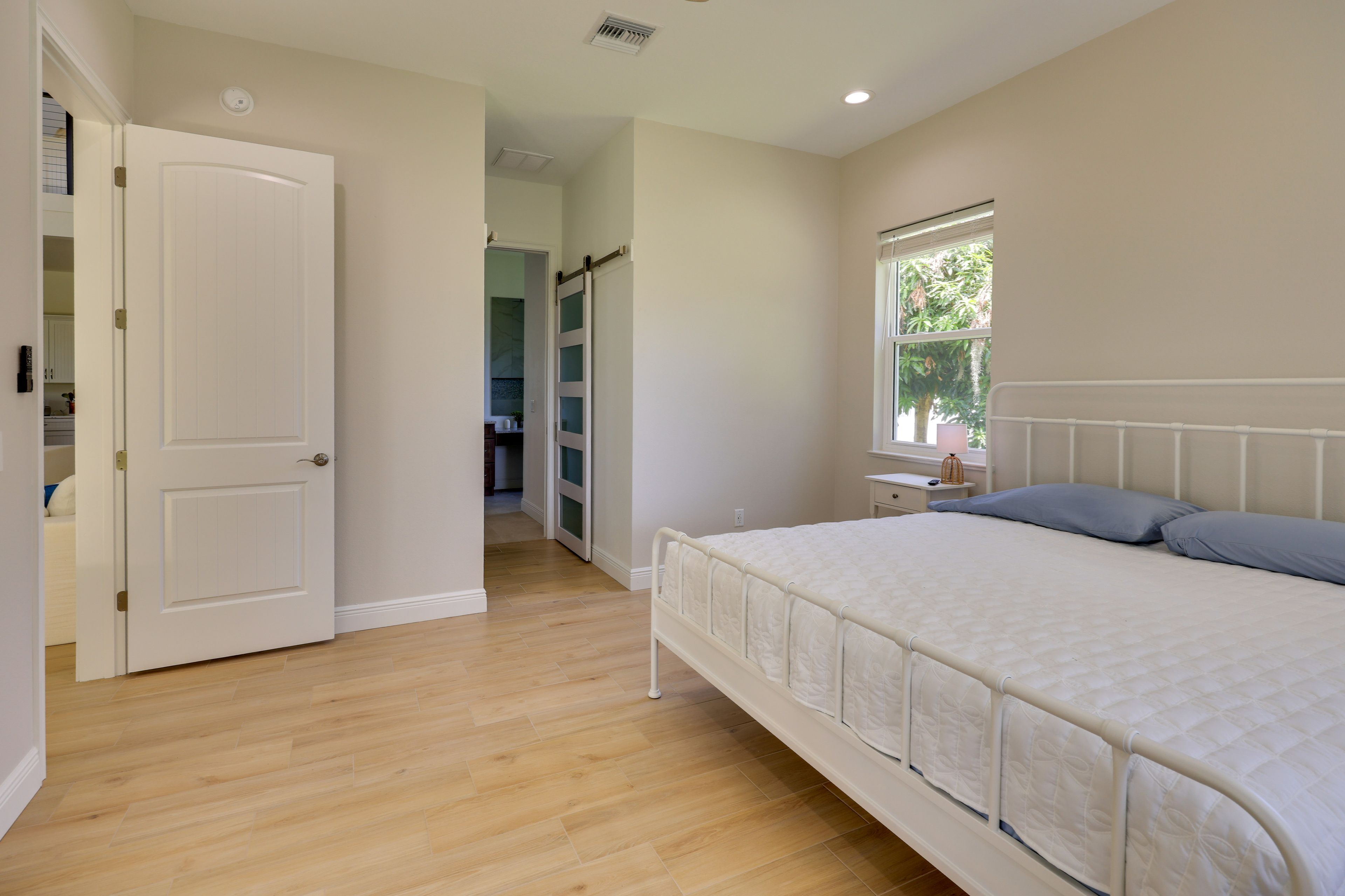 Bedroom 1 | King Bed | 1st Floor