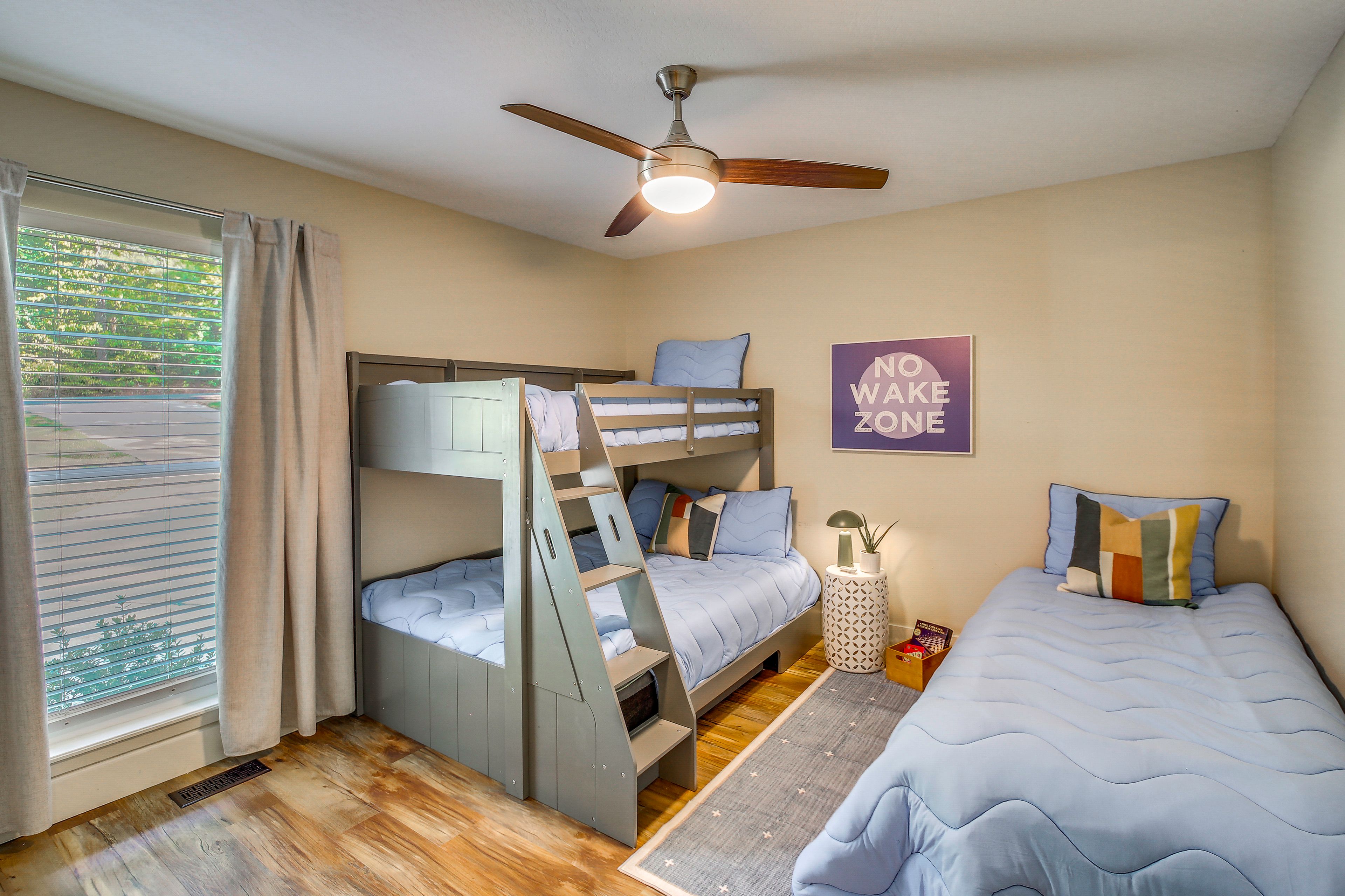 Bedroom | Twin Bed | Twin/Full Bunk Bed