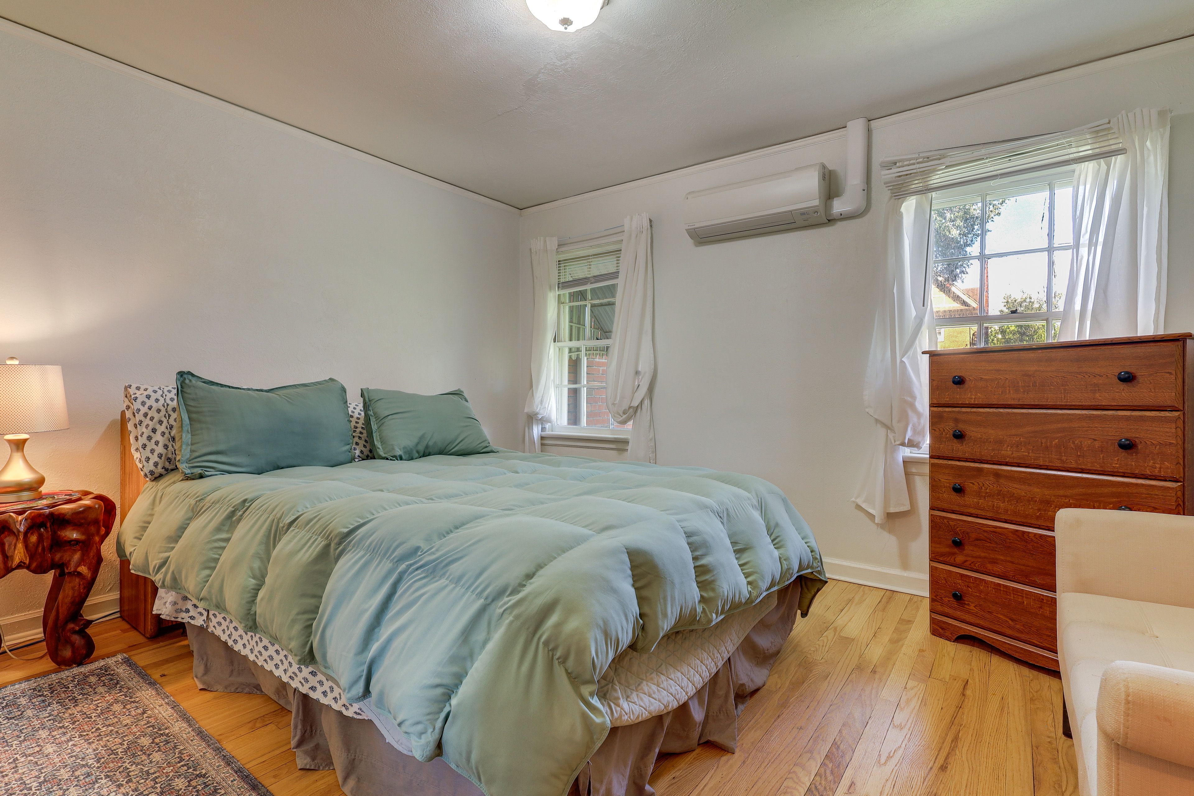 Bedroom | Queen Bed