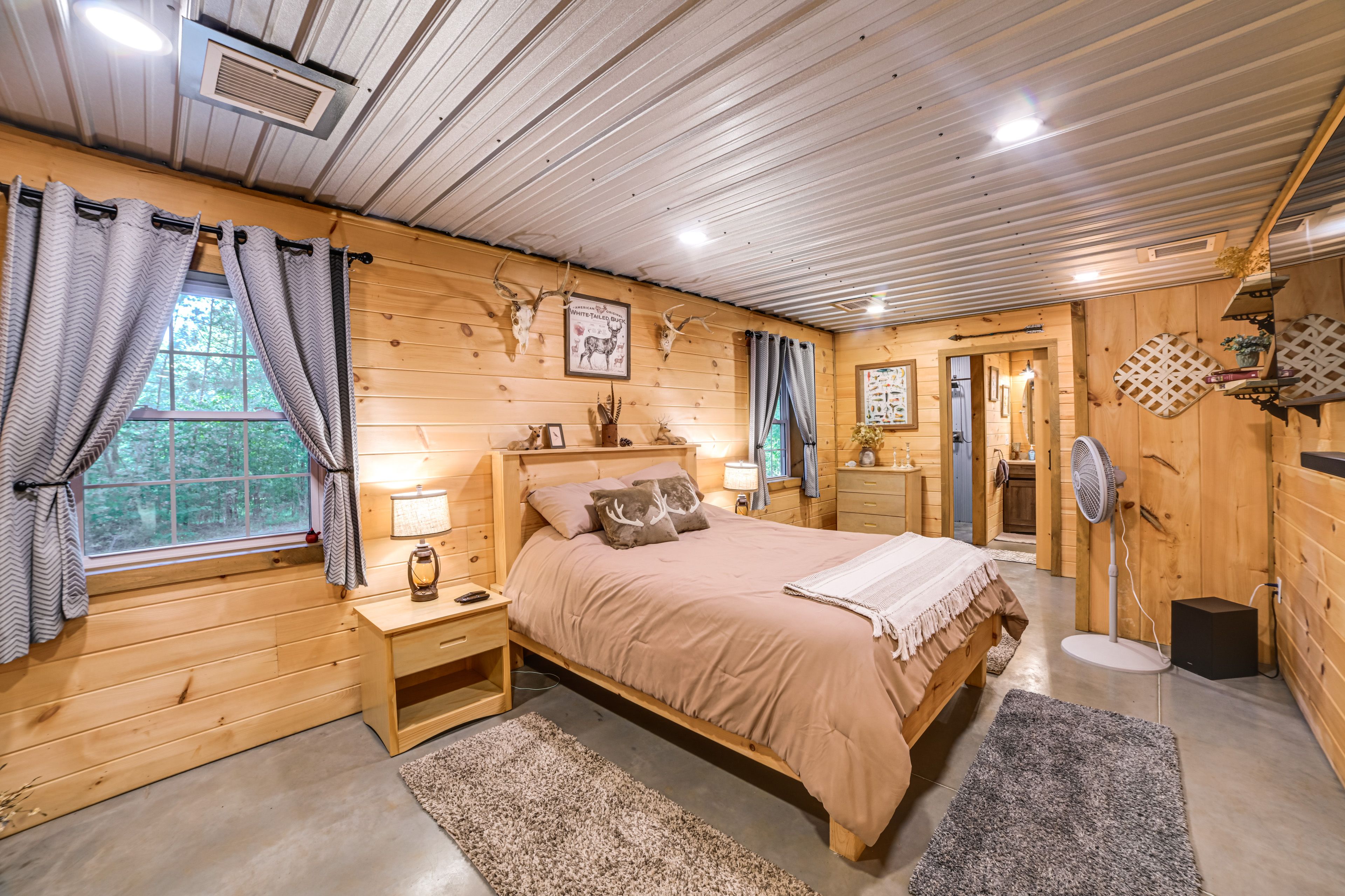 Bedroom 1 | Queen Bed