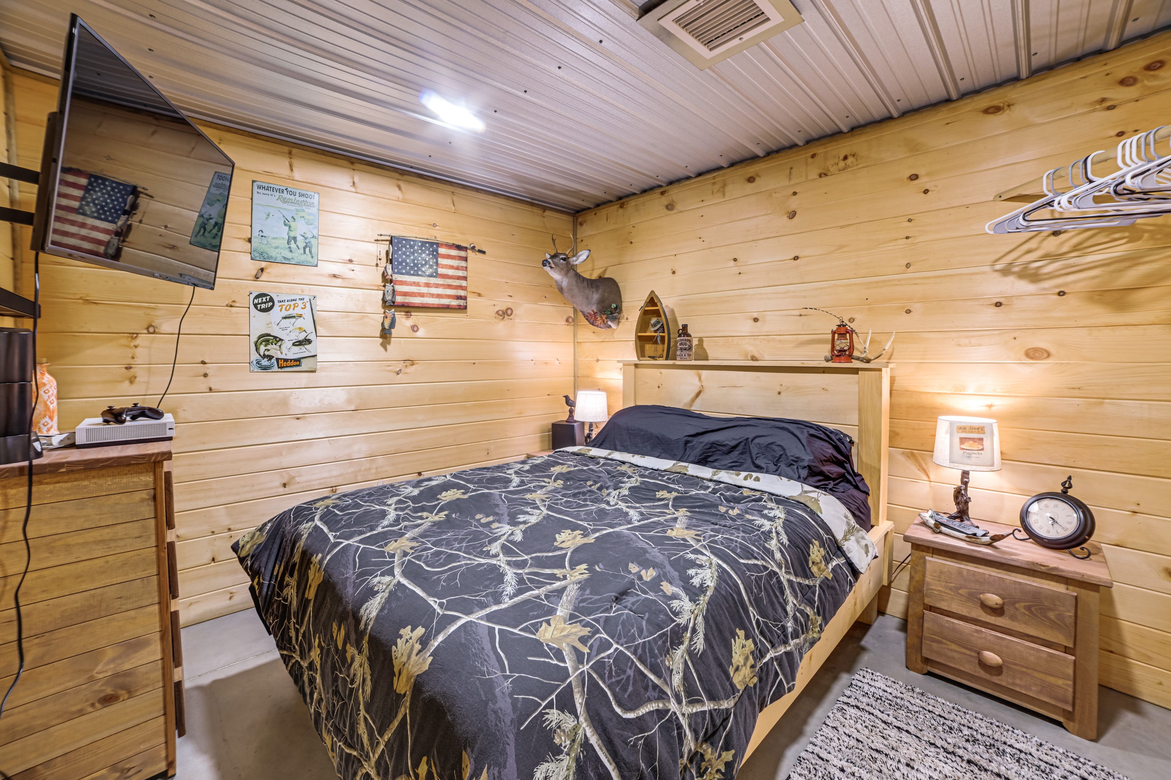 Bedroom 2 | Queen Bed