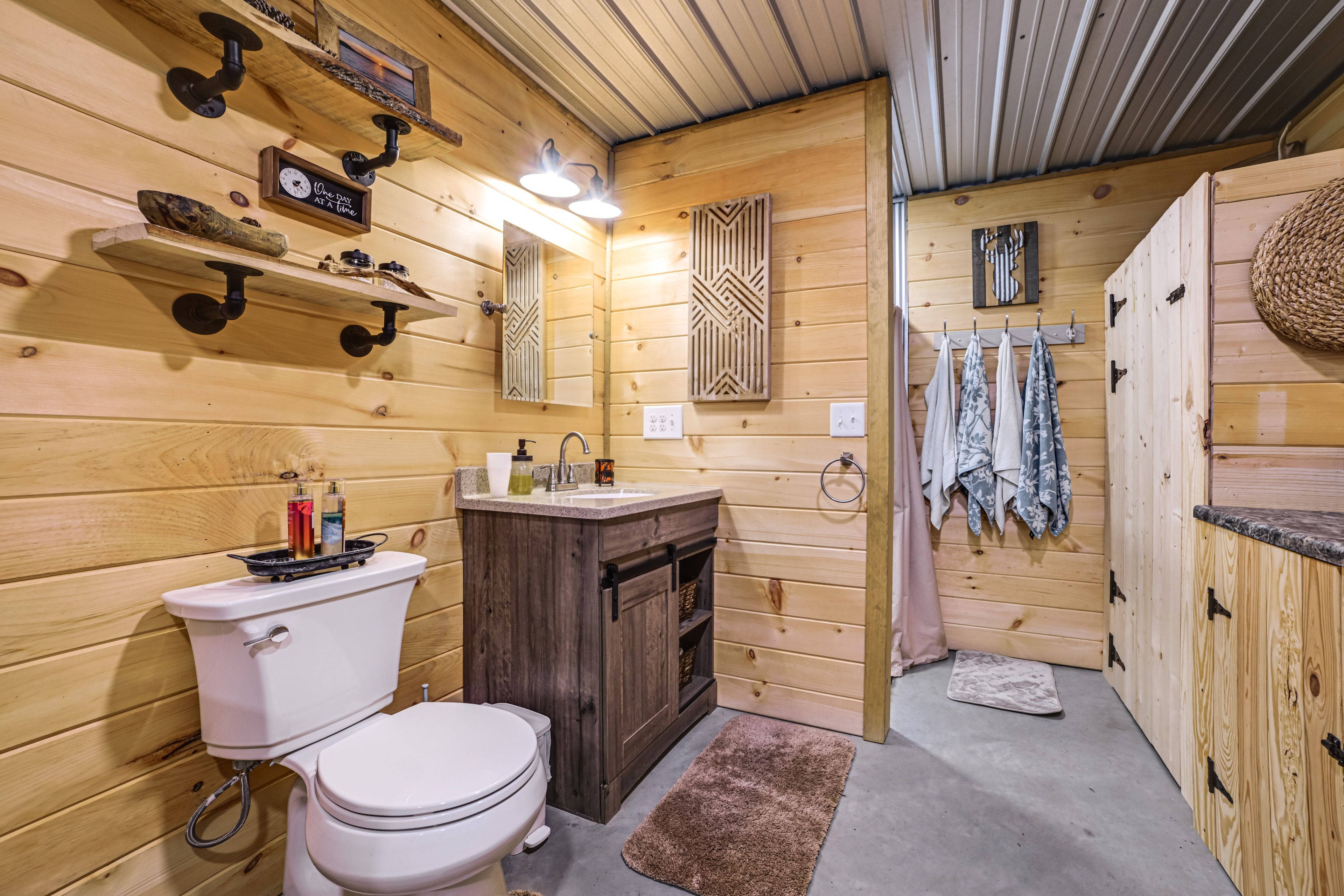 Full Bathroom/Laundry Room