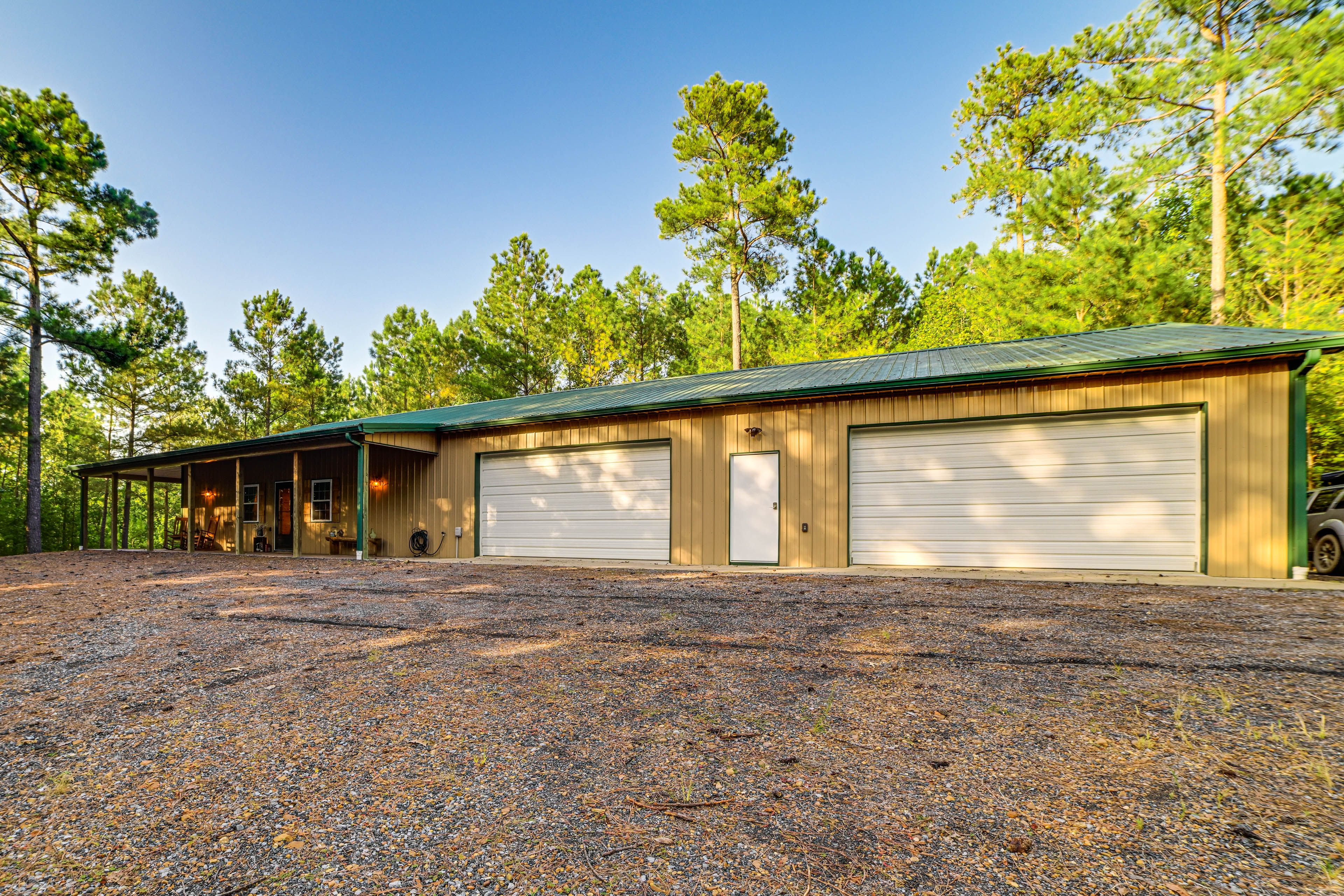 Parking | Driveway (2 Vehicles) | Garage (2 Vehicles)