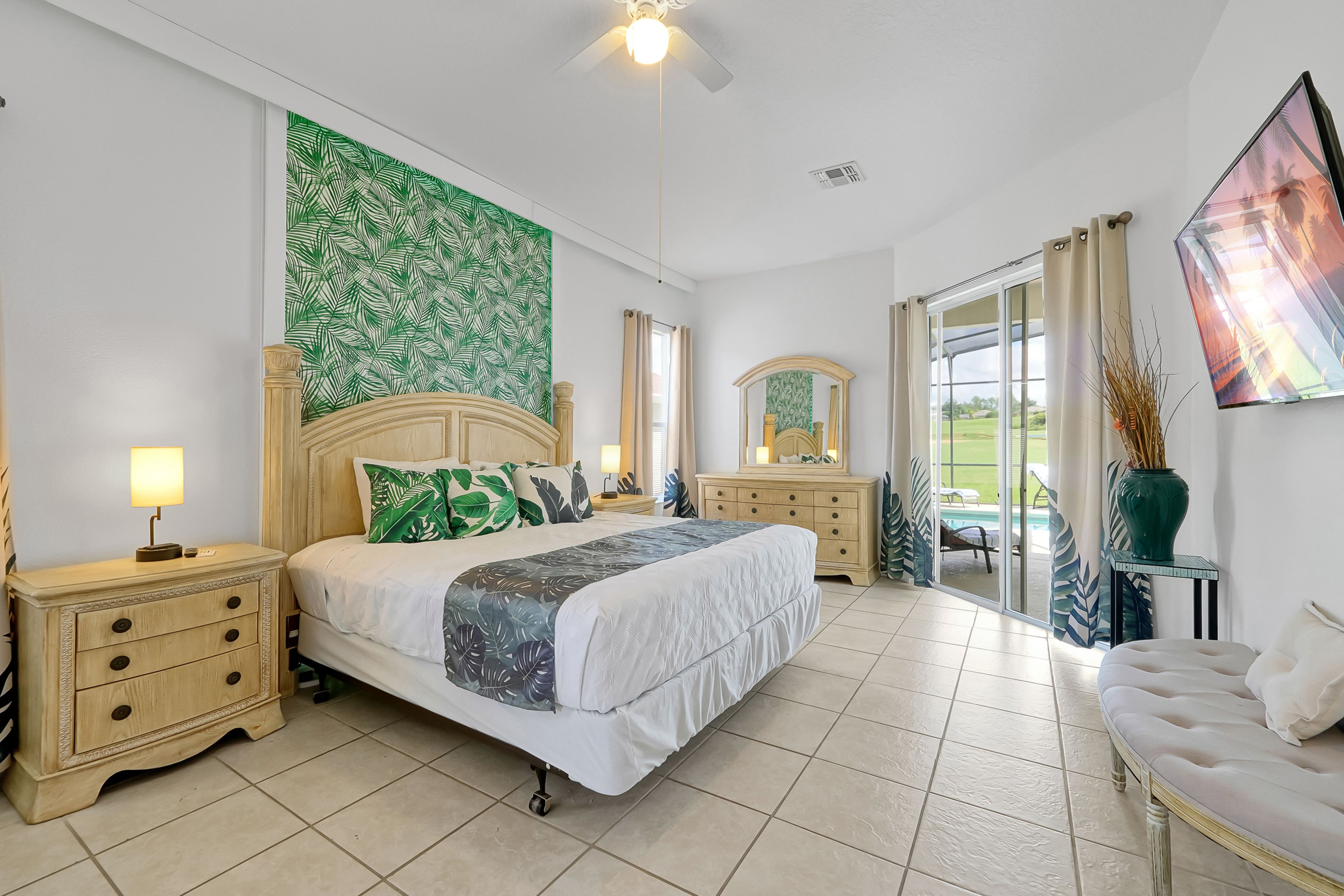 Bedroom 1 | King Bed