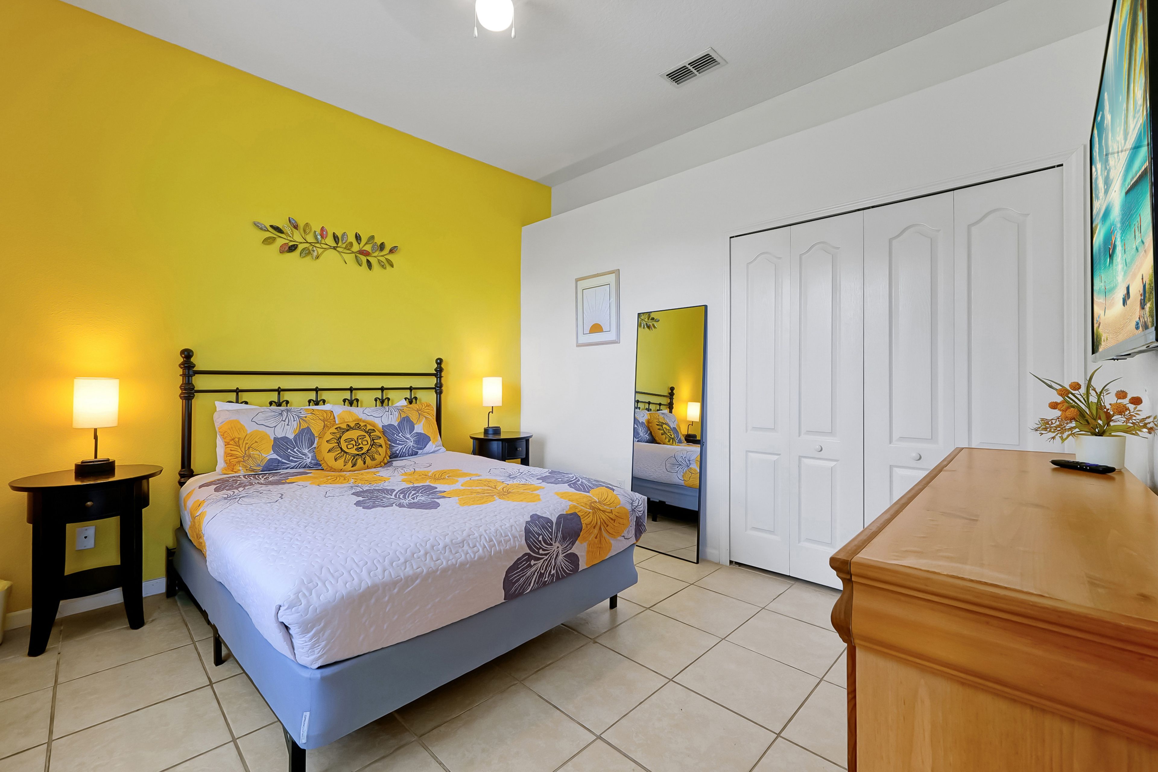 Bedroom 2 | Queen Bed
