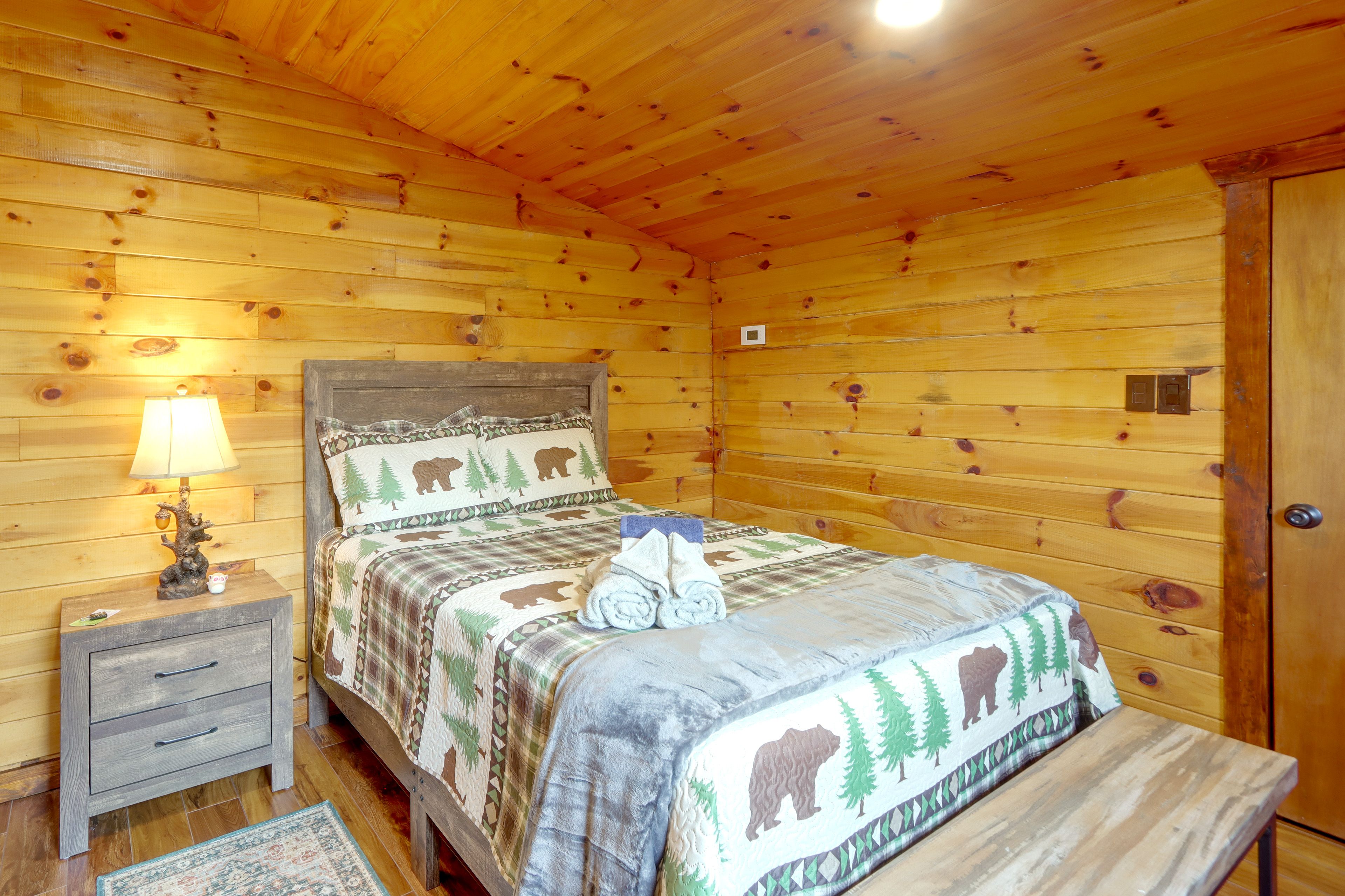 Bedroom 5 | Full Bed | 1st Floor