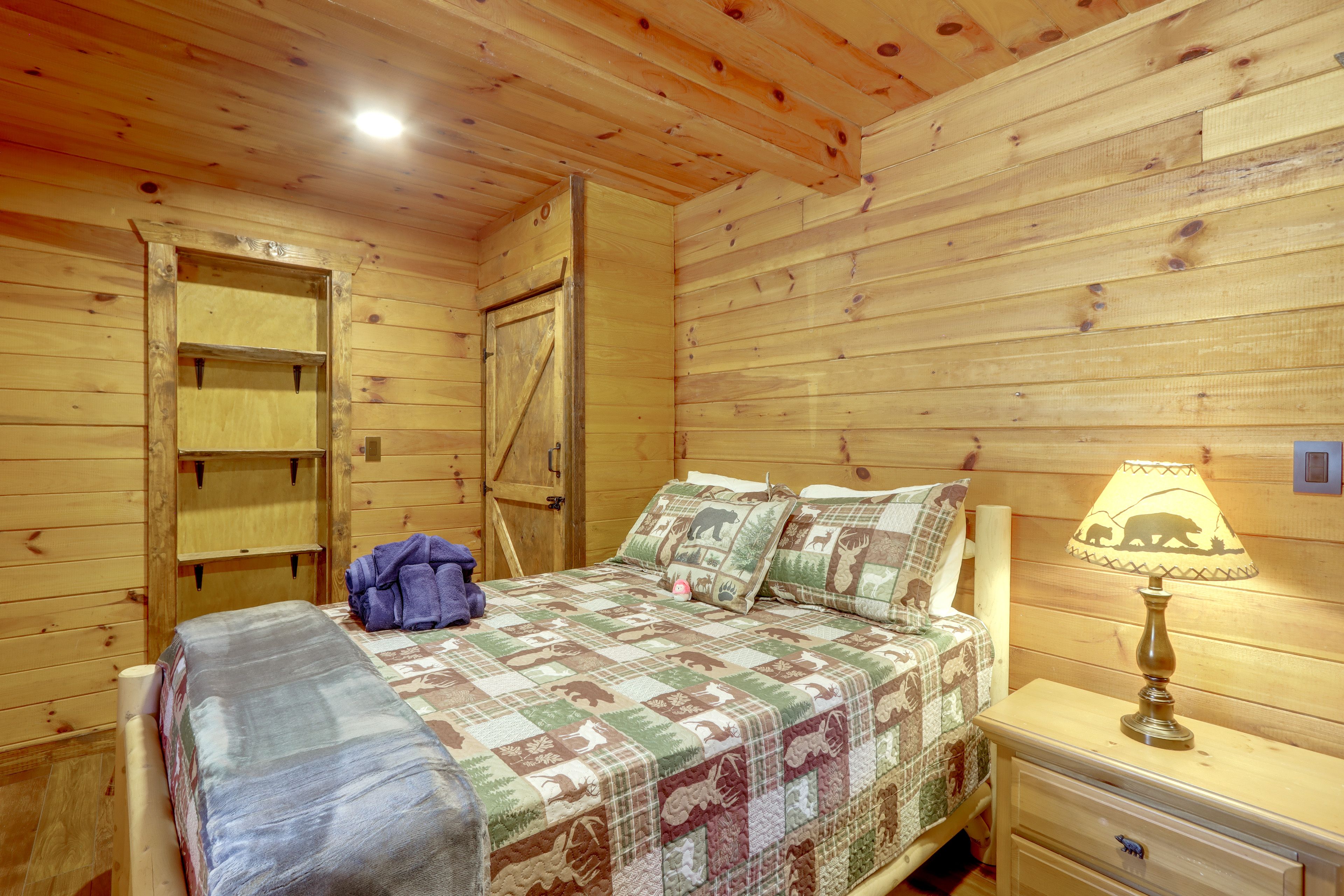 Bedroom 2 | Queen Bed | 1st Floor