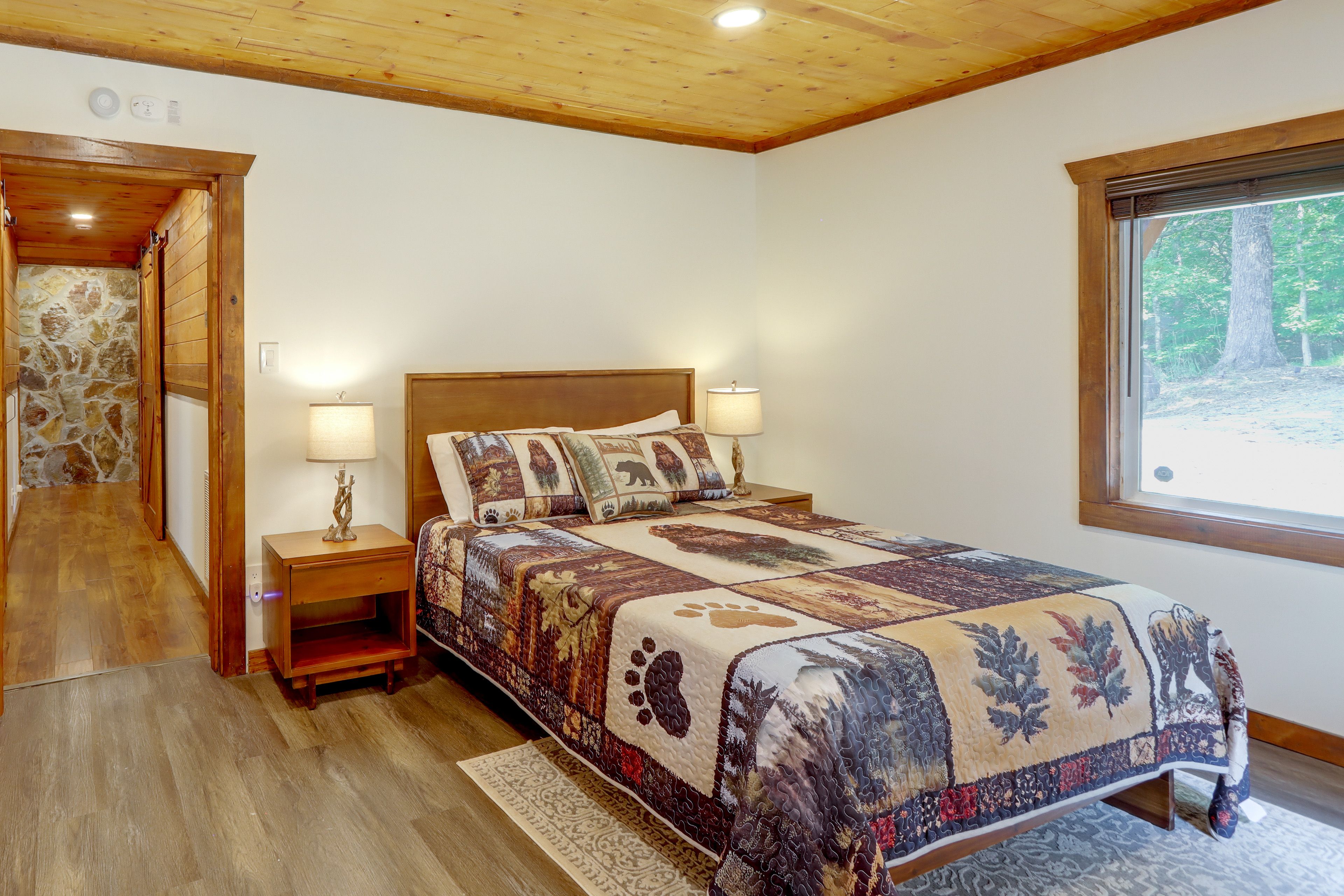 Bedroom 1 | Queen Bed | 1st Floor