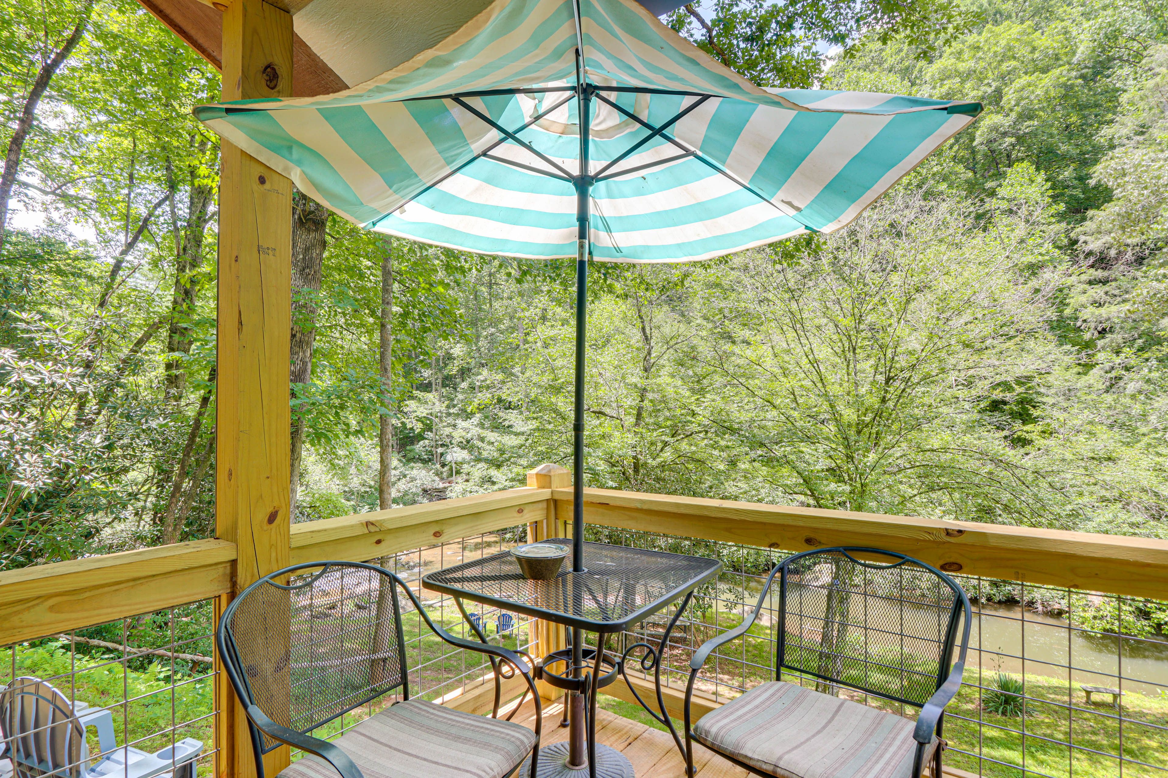 Murphy Vacation Rental | 1BR | 1BA | 400 Sq Ft | Stairs Required