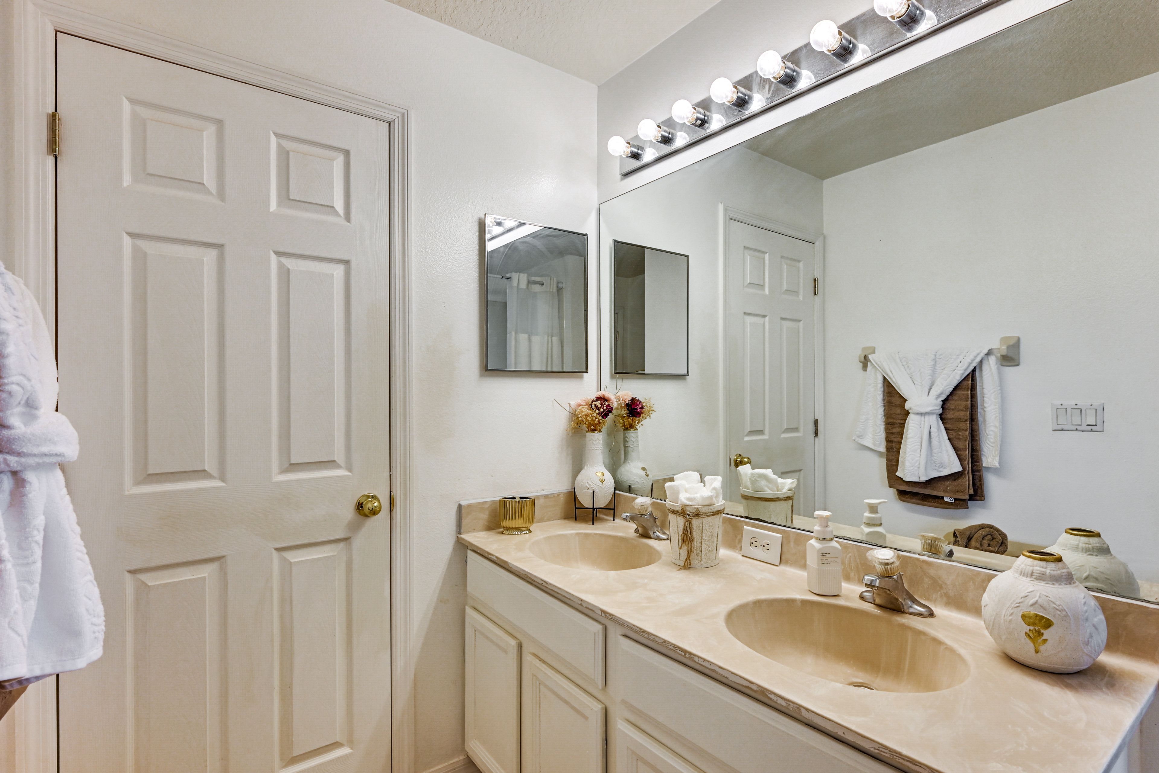 En-Suite Bathroom | 2nd Floor