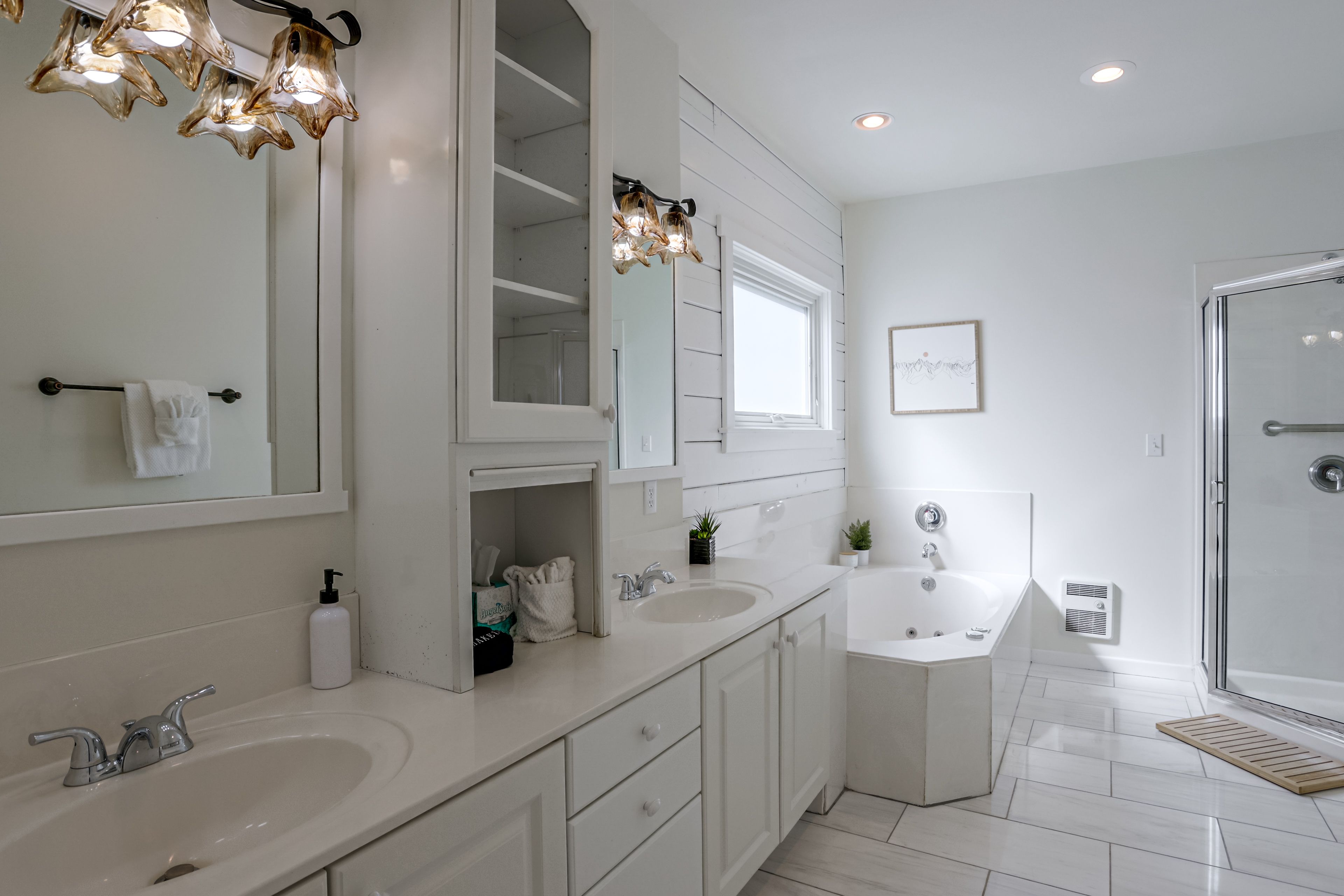 Bathroom | Main Level