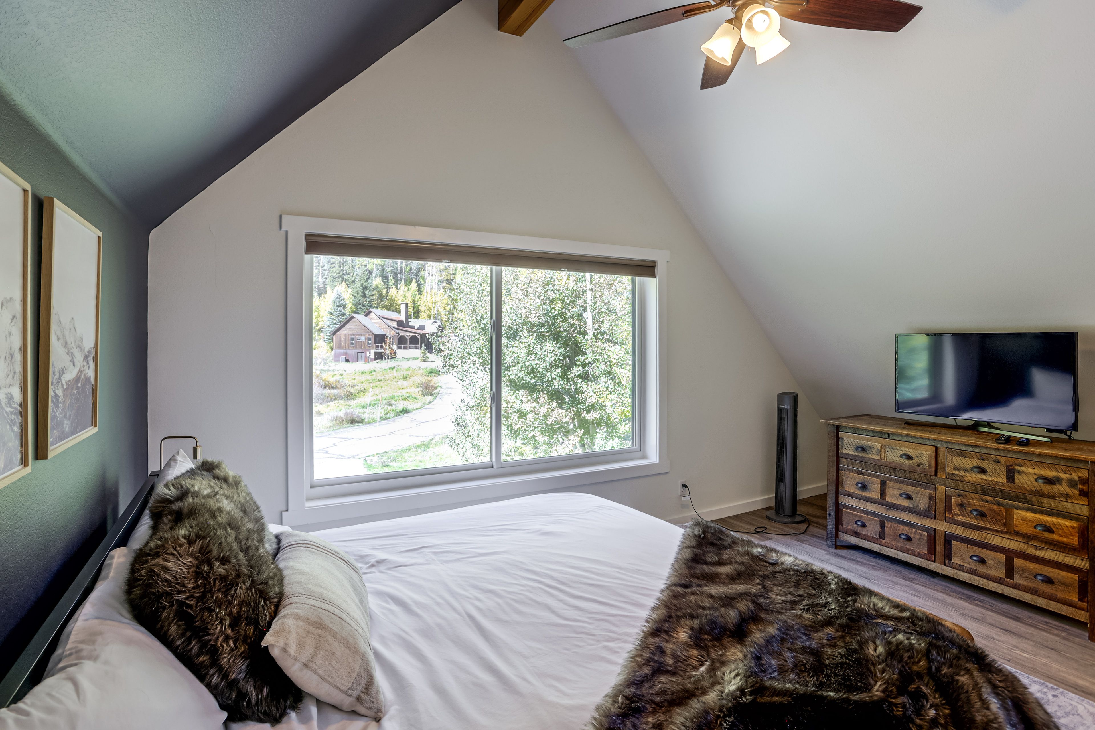 Bedroom 2 | King Bed | 2nd Level