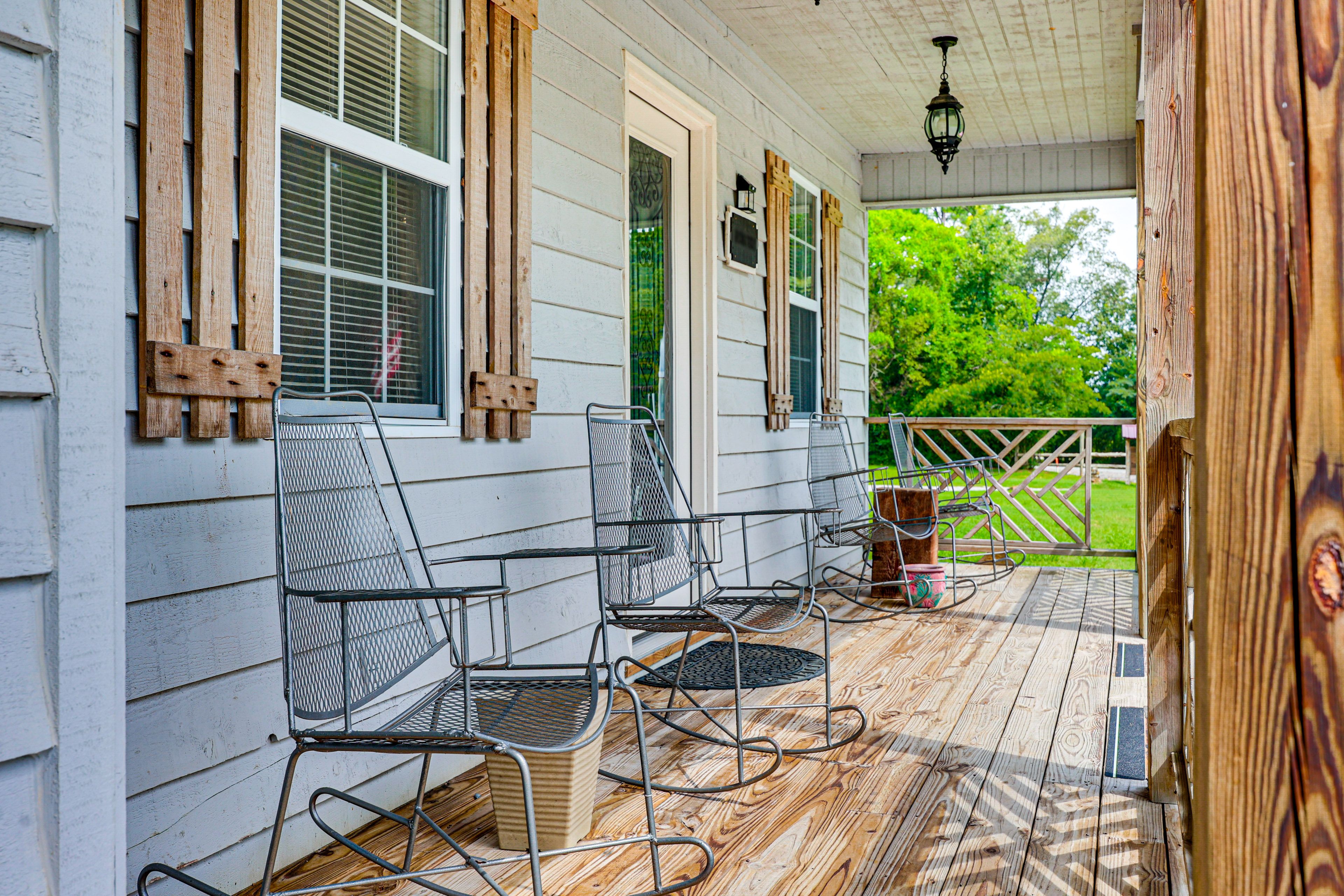 Covered Front Porch | Outdoor Seating