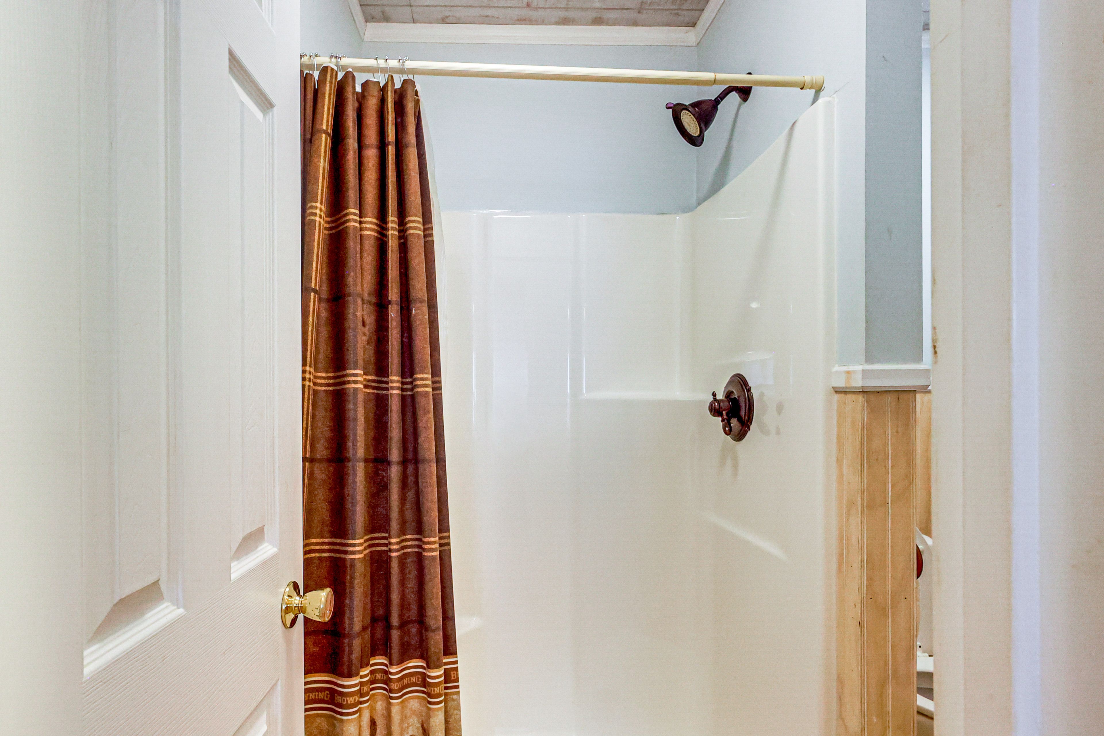 En-Suite Bathroom | Towels & Linens Provided