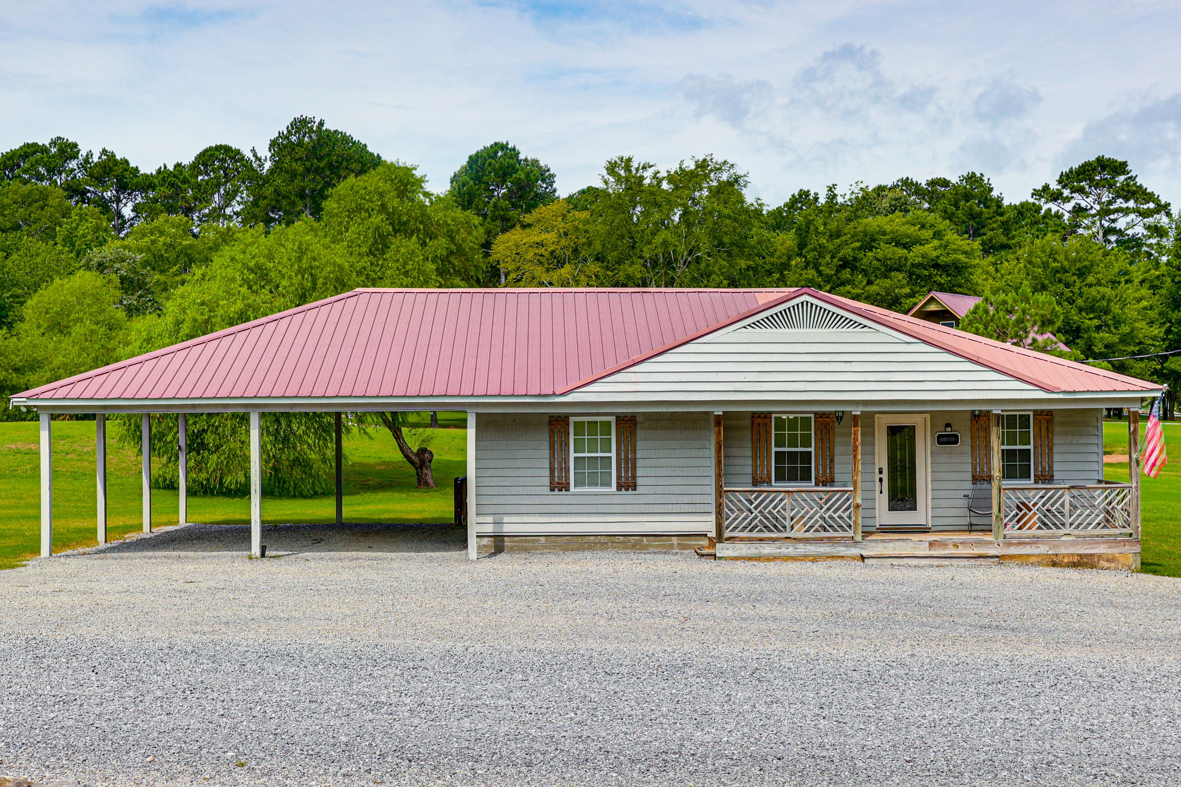 Guntersville Vacation Rental | 2BR | 2BA | 900 Sq Ft