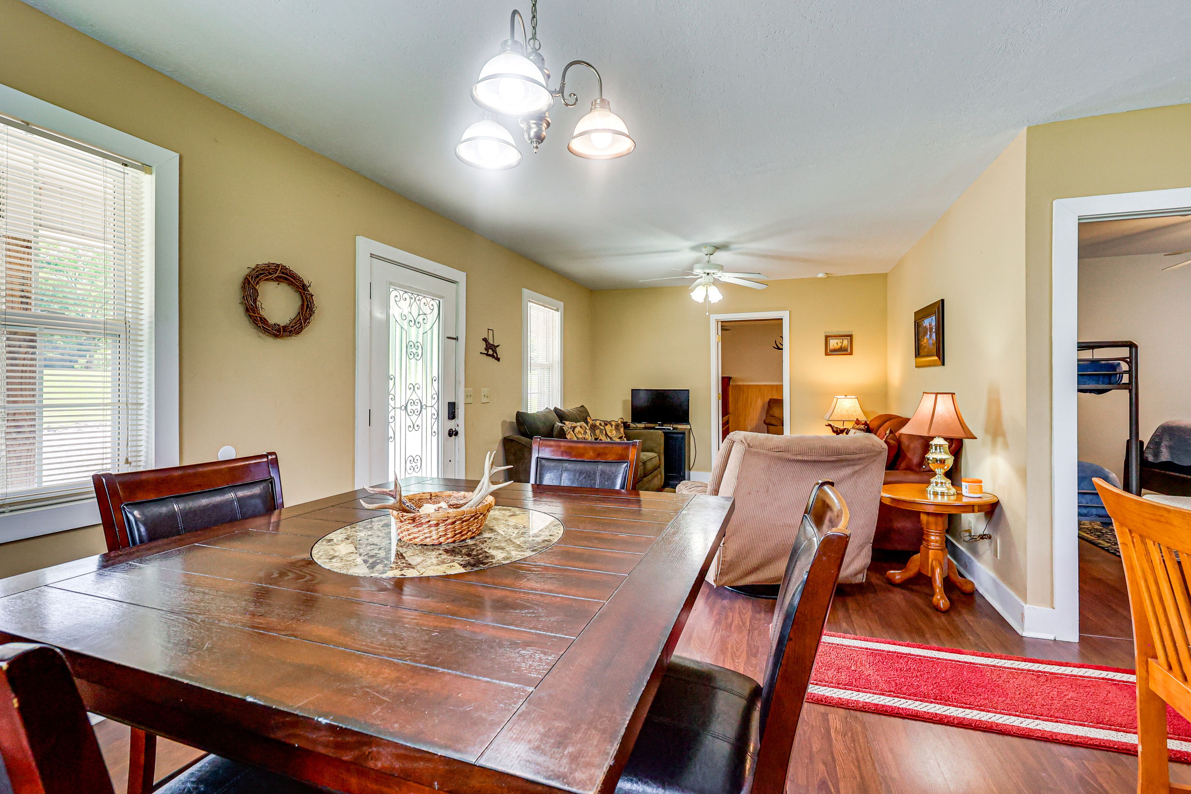 Dining Area | Dishes & Flatware Provided