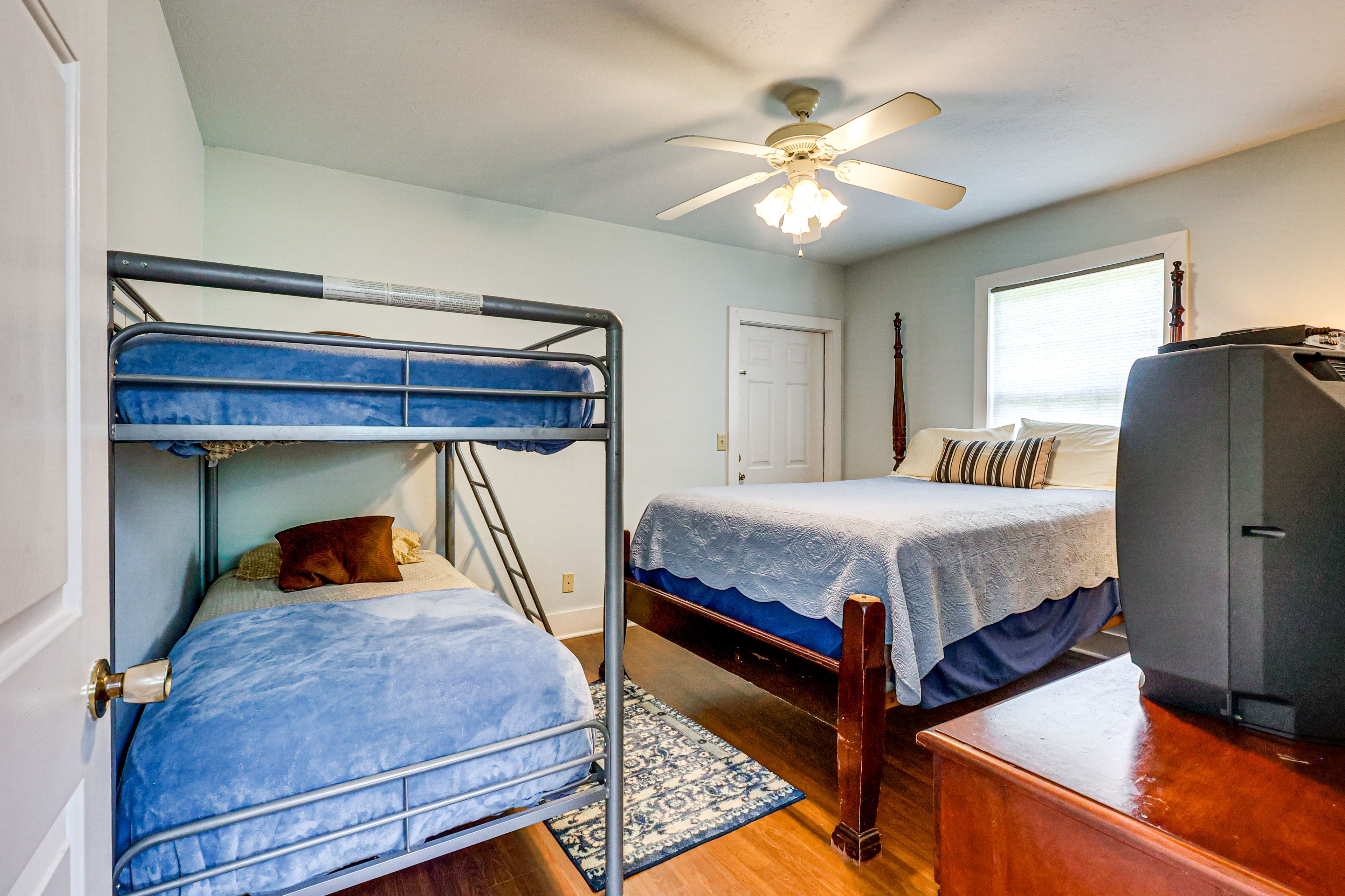 Bedroom 2 | Queen Bed | Twin Bunk Bed