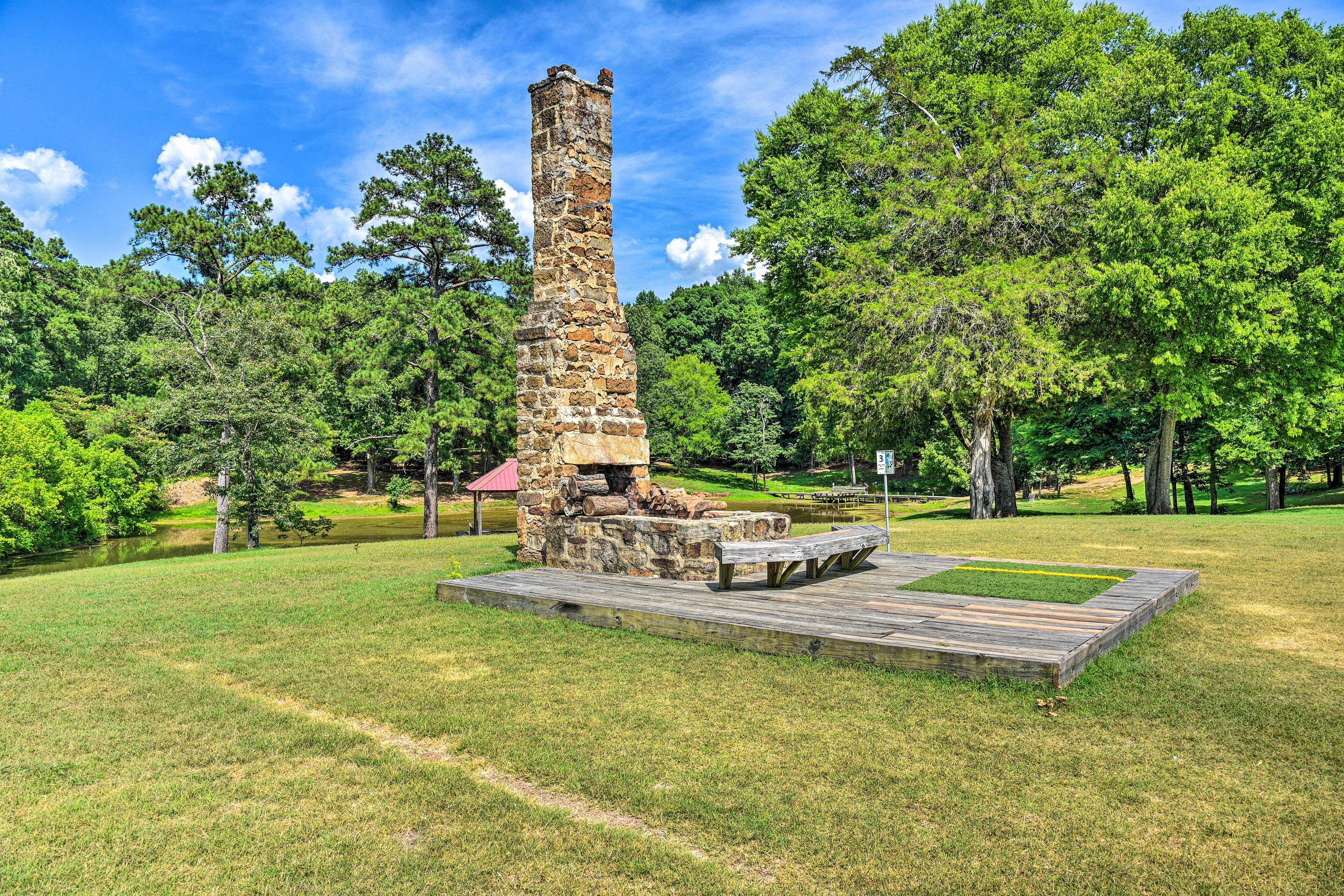 Community Amenities | Outdoor Fireplace
