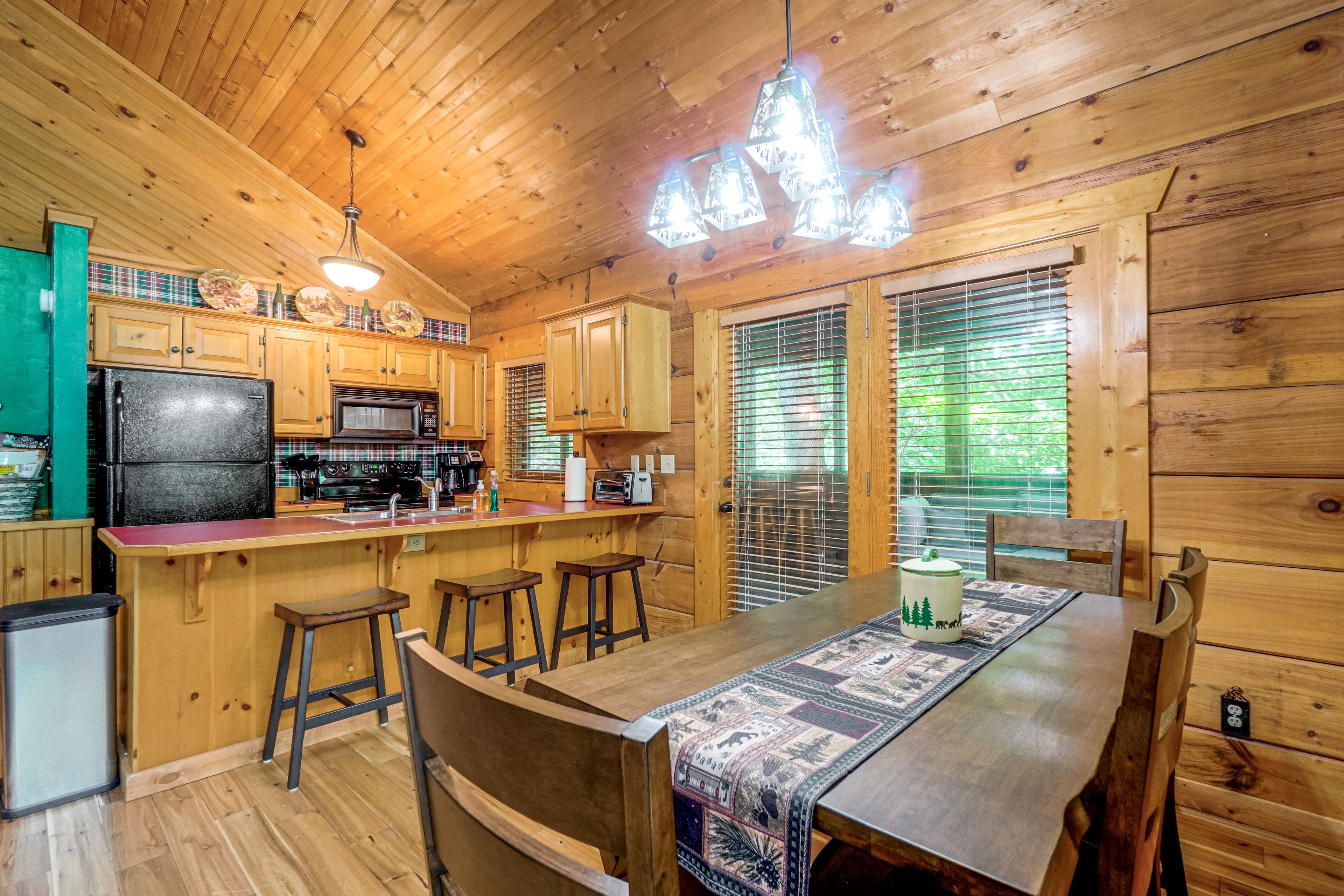 Property Interior | Single-Story Cabin